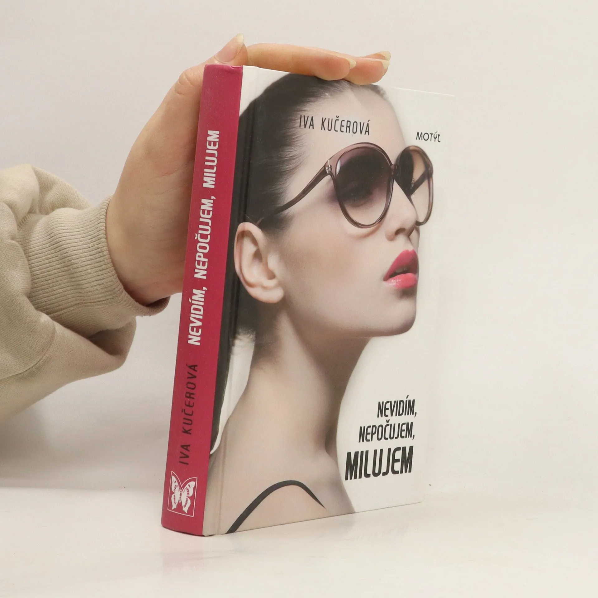 Nevidím, nepočujem, milujem | Kniha | pevná | Iva Kučerová