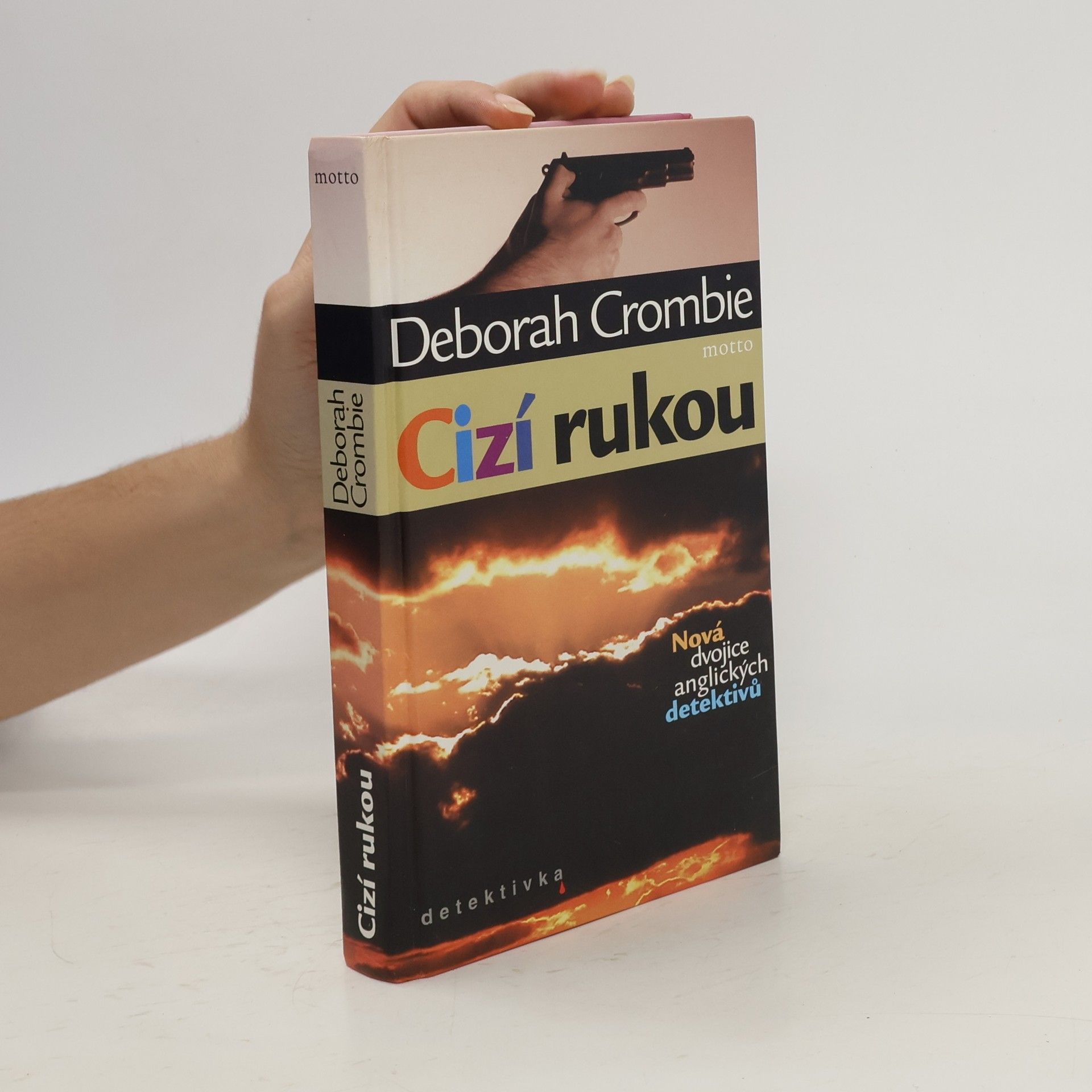 Crombie Deborah Cizí rukou