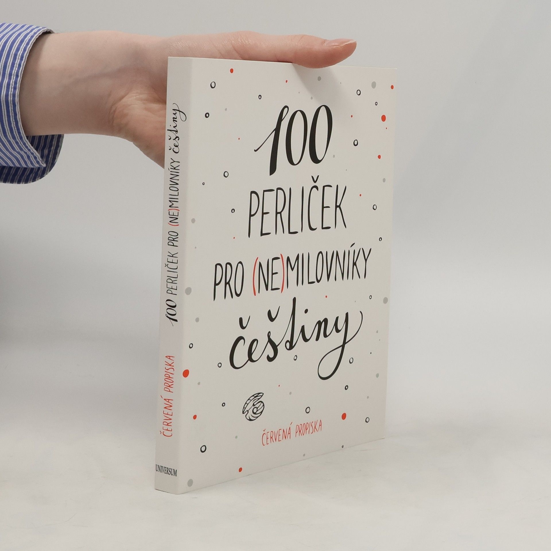 Karla Tchawou Tchuisseu 100 perliček pro (ne)milovníky češtiny