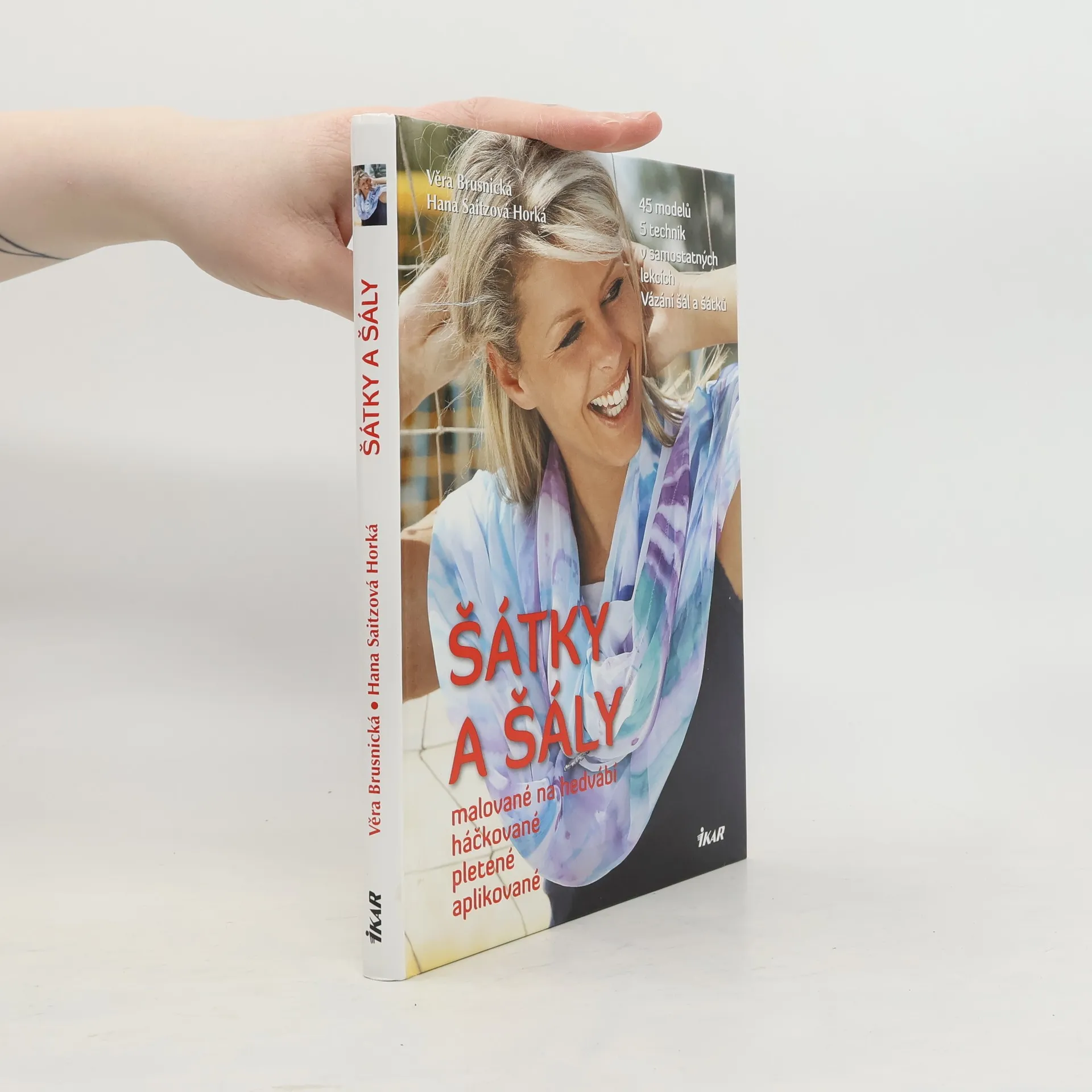Šátky a šály malované na hedvábí, háčkované, pletené, aplikované | Kniha | pevná | Věra Brusnická | CS