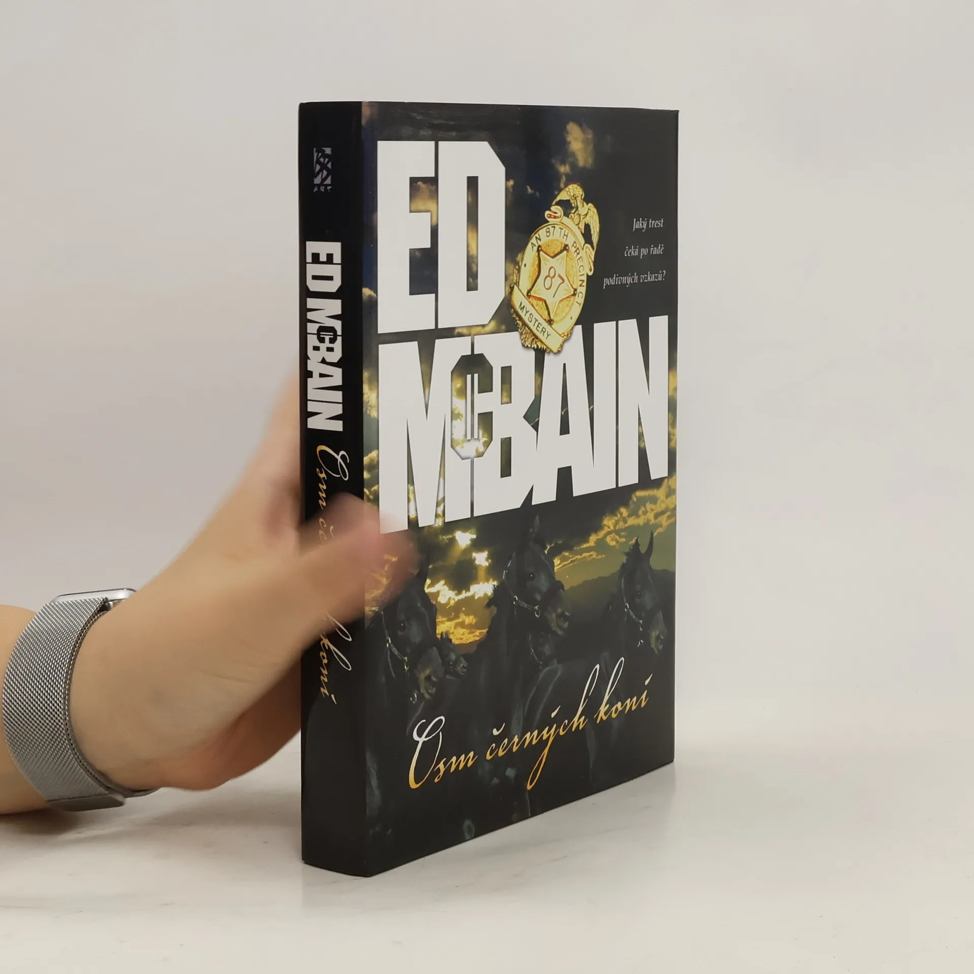 Osm černých koní : román z 87. revíru | Book | Ed McBain | CS