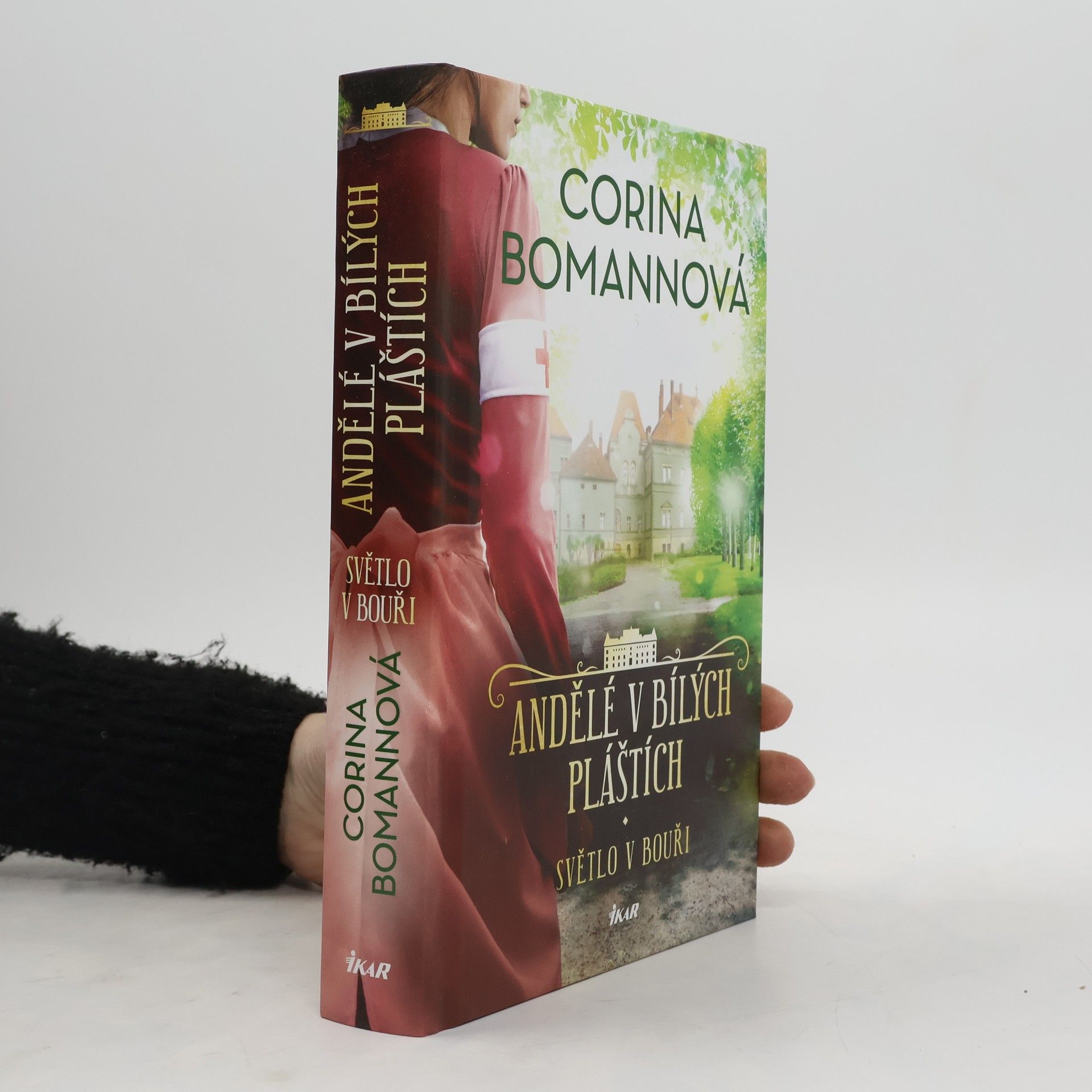 Corina Bomann ANDĚLÉ V BÍLÝCH PLÁŠTÍCH: Světlo v bouři