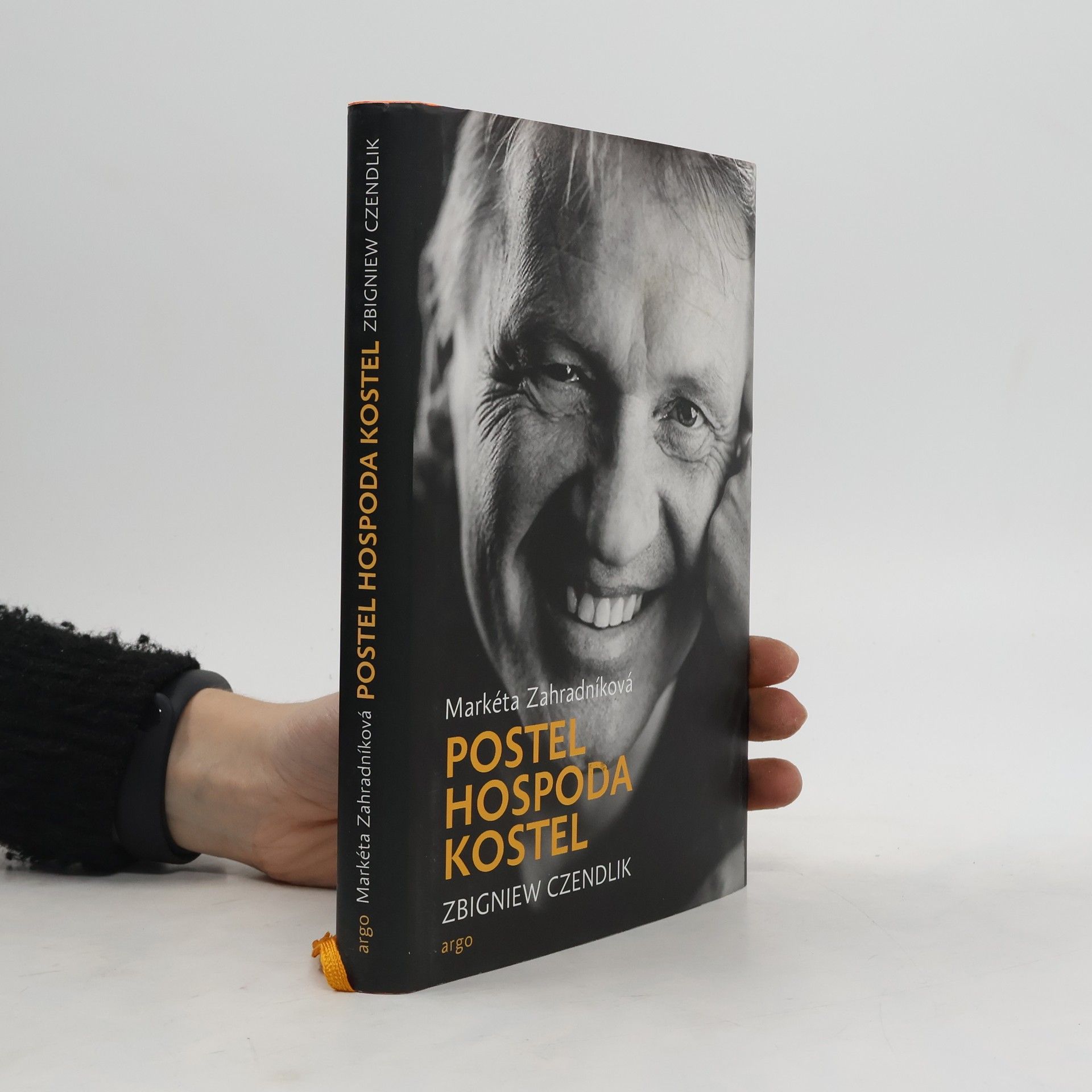 Zbigniew Czendlik Postel, hospoda, kostel