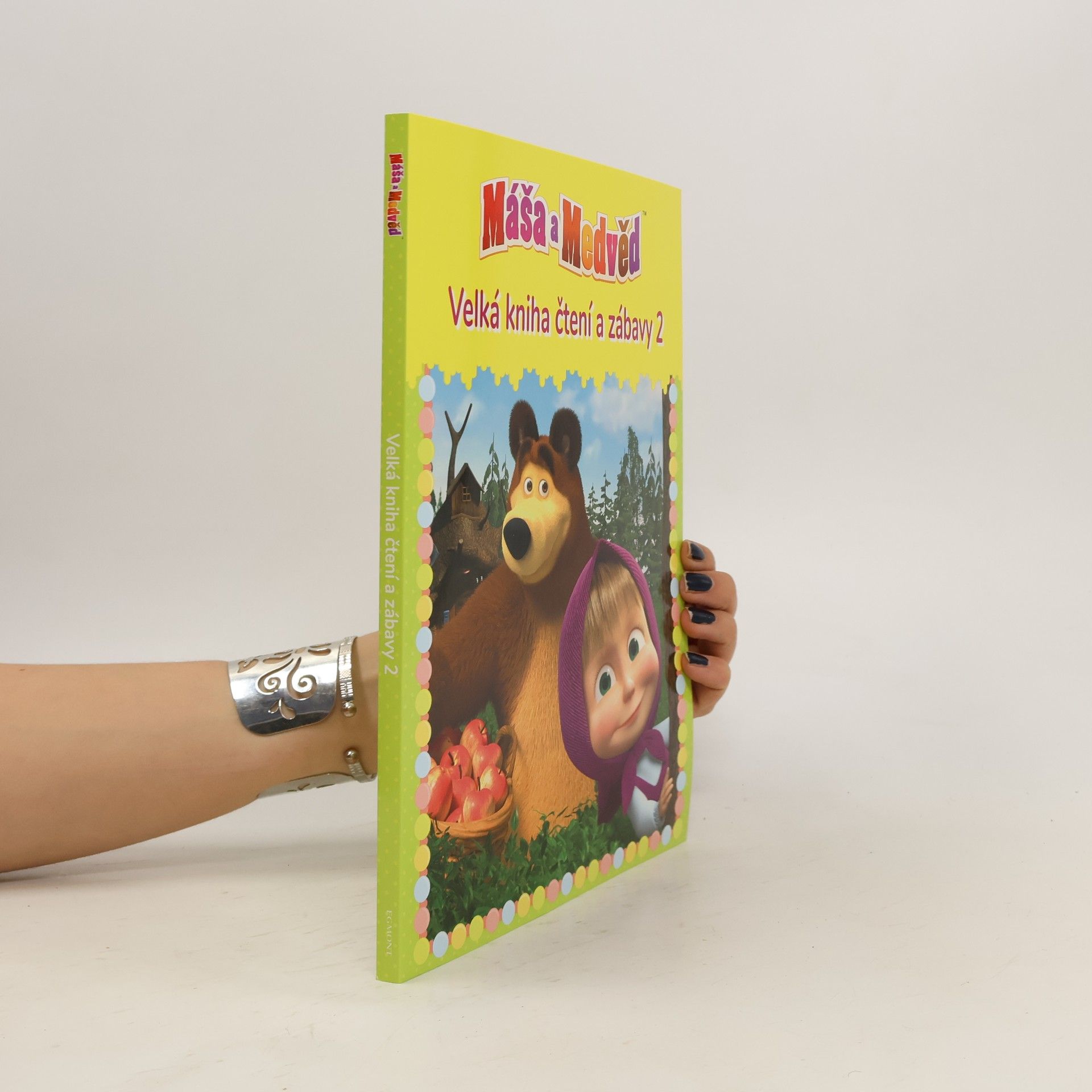 AA.VV. Máša a Medvěd : velká kniha čtení a zábavy. 2