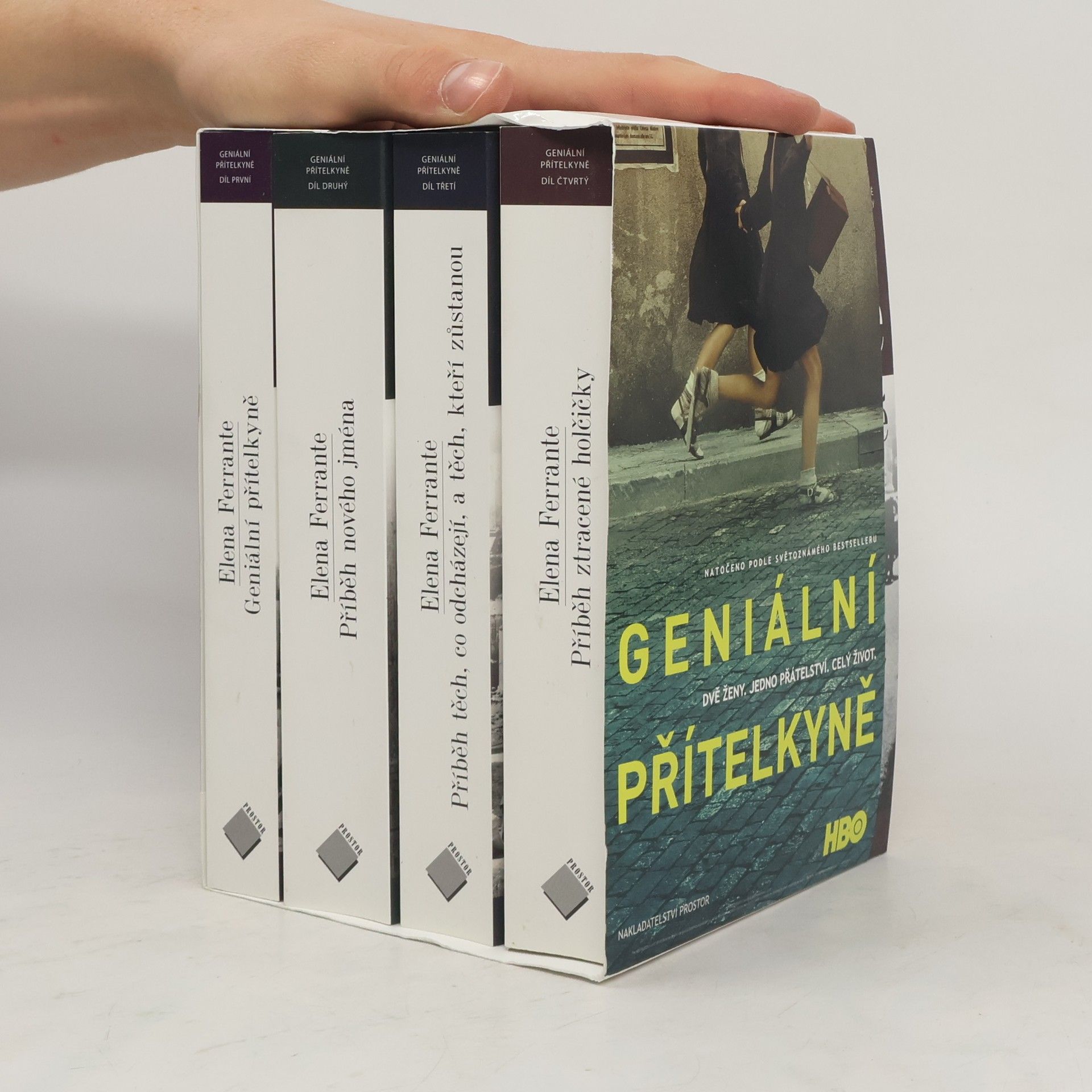 Elena Ferrante Geniální přítelkyně 1-4