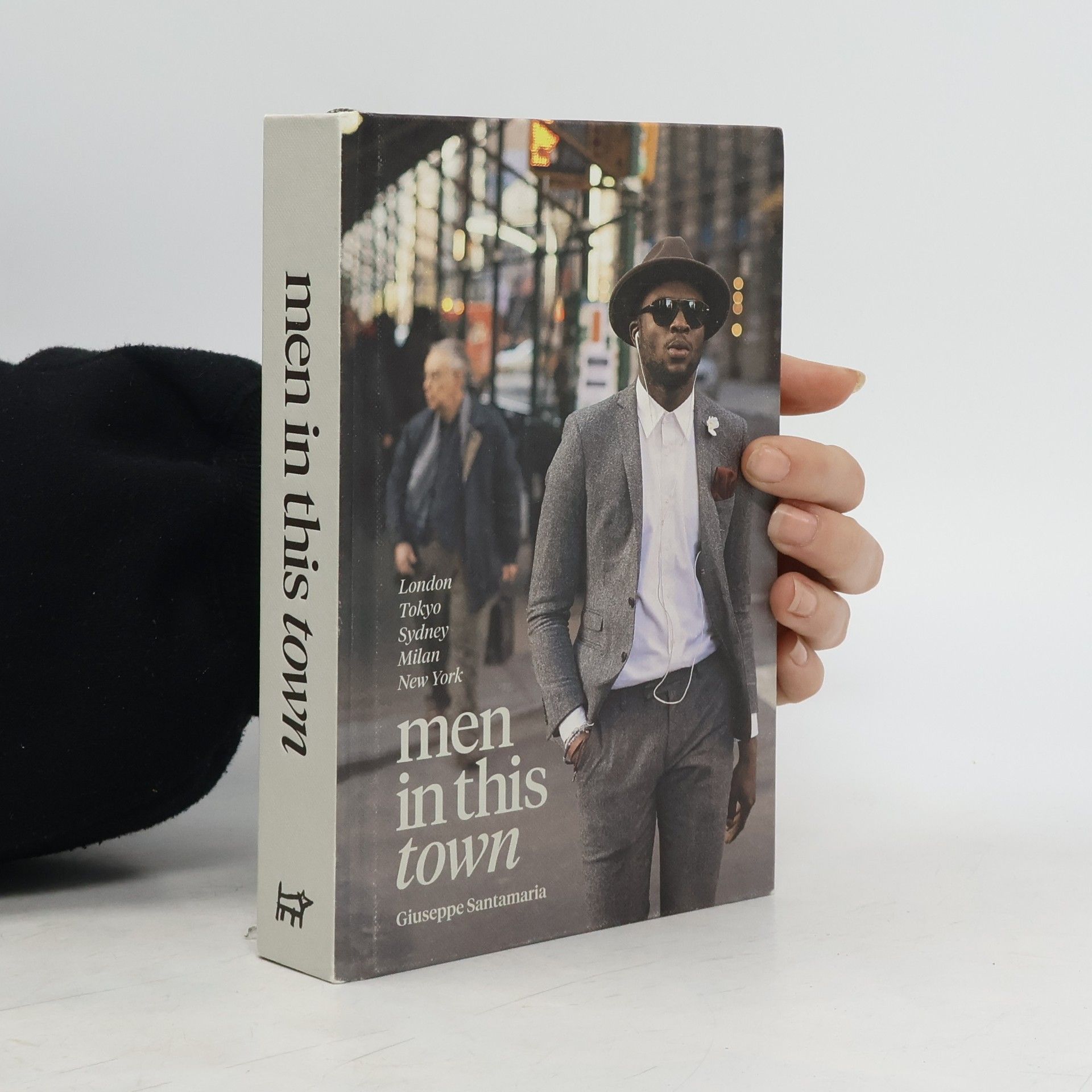 Giueseppe Santamaria Men in this town : London, Tokyo, Sydney, Milan, New York