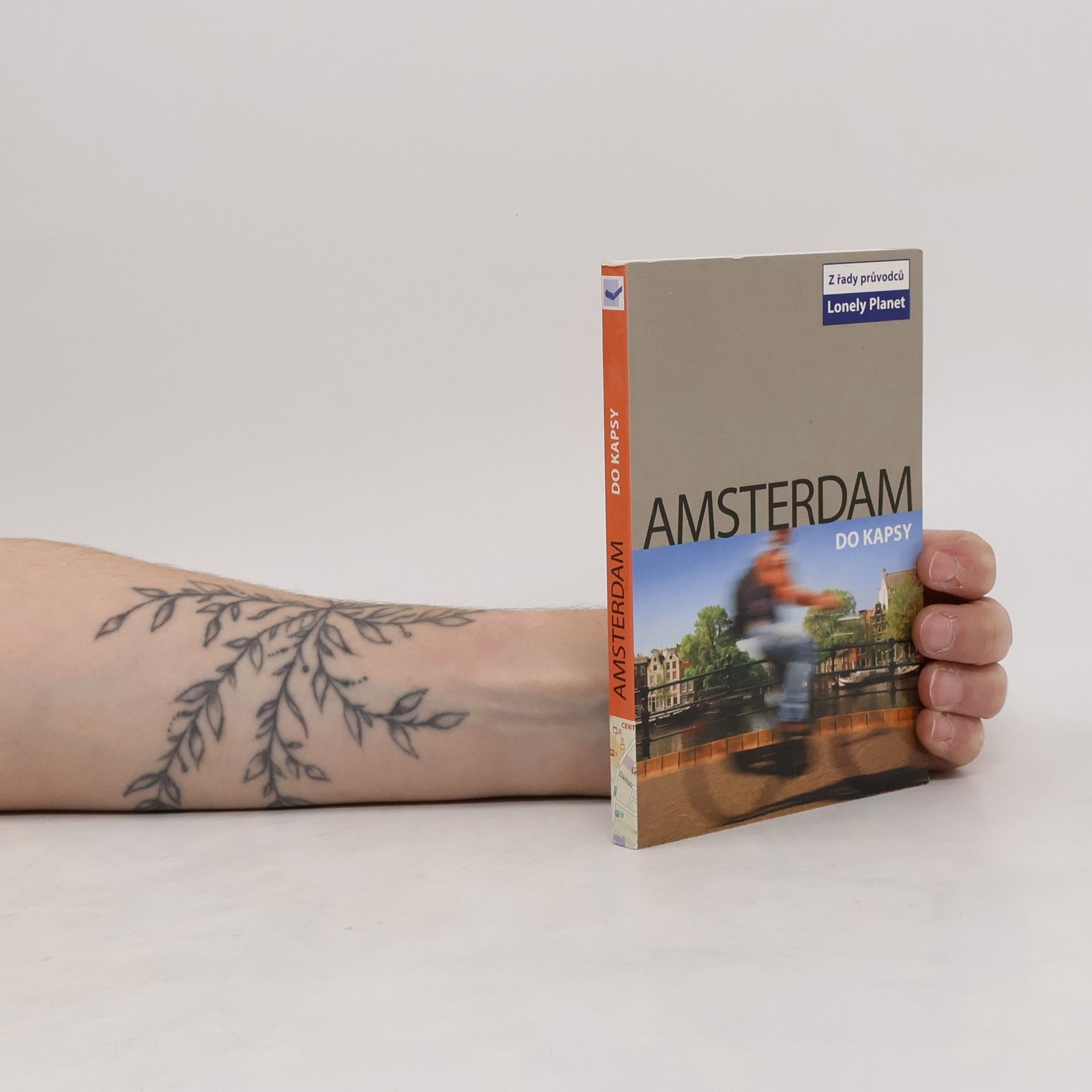Zora O'Neill Amsterdam do kapsy