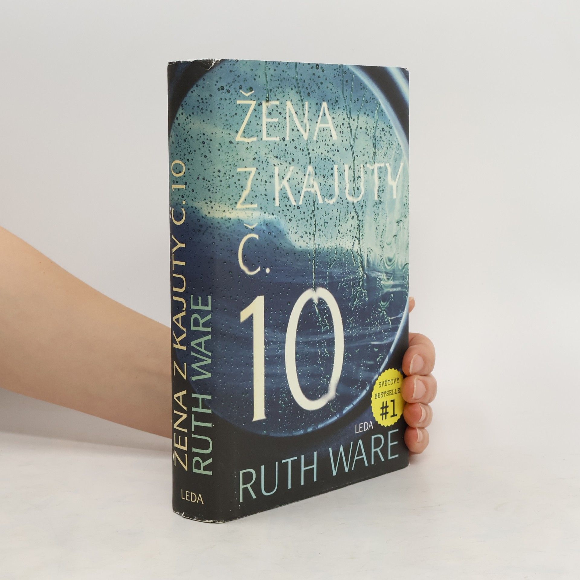 Ruth Ware Žena z kajuty č. 10