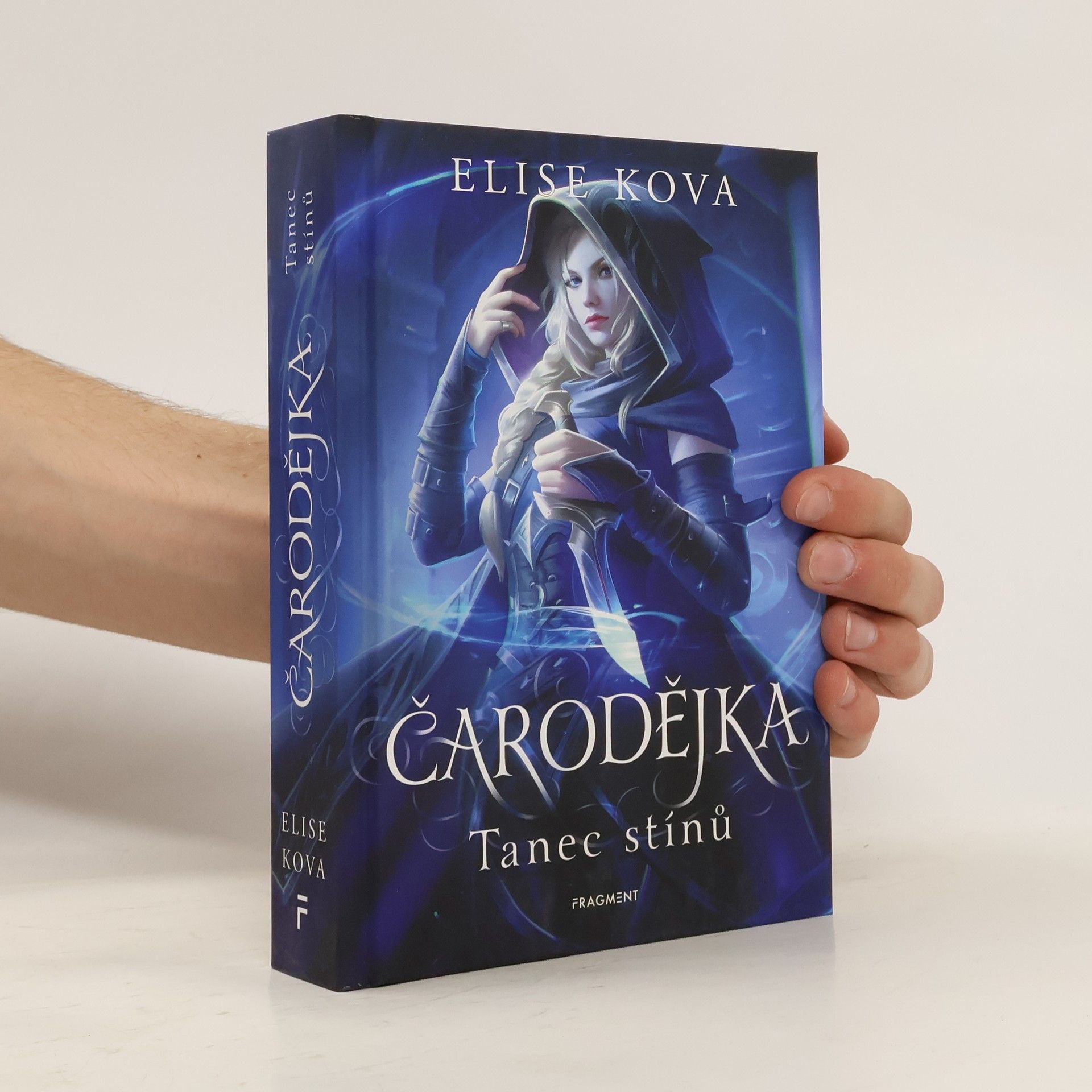 Elise Kova Čarodějka. Tanec stínů