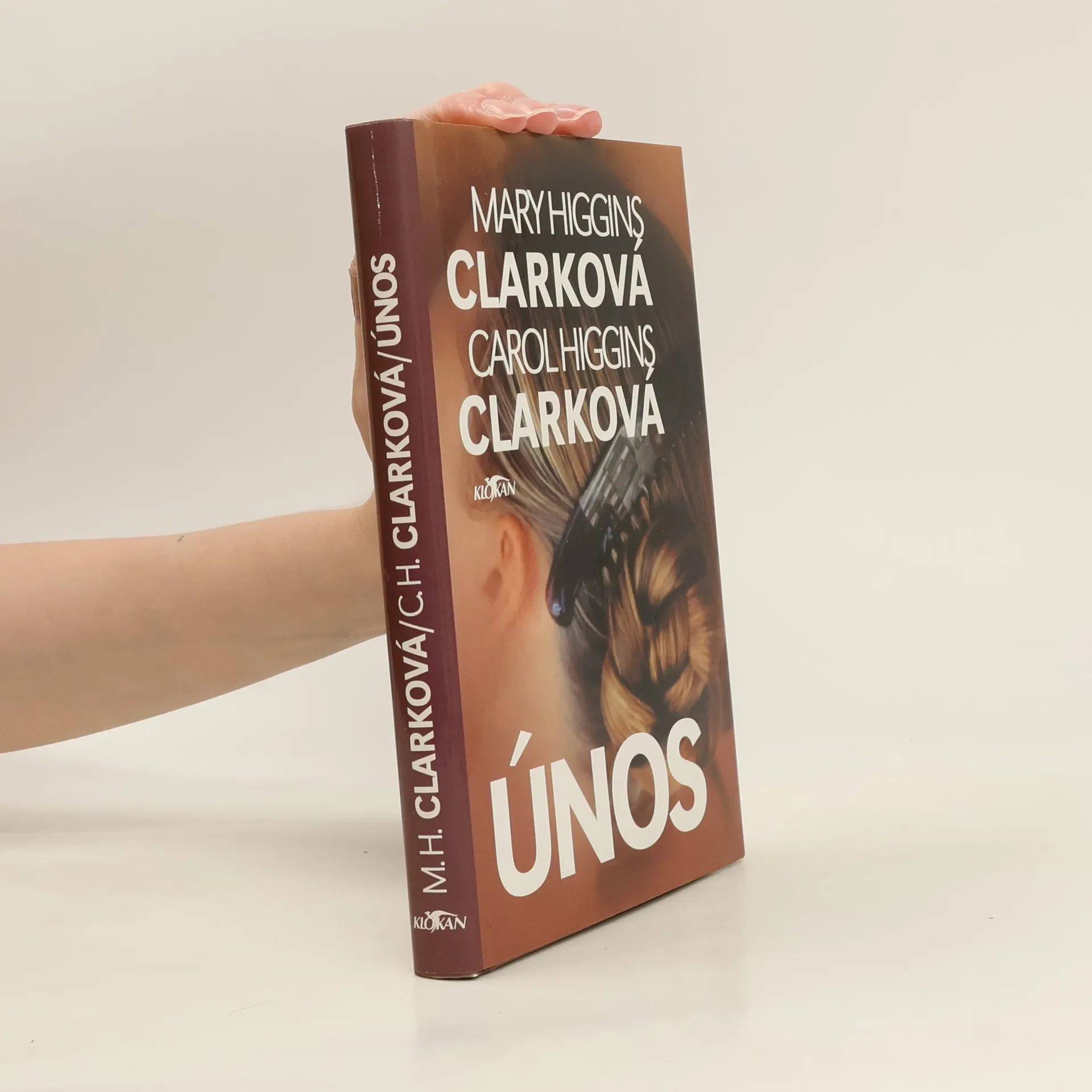 Únos | Book | Mary Higgins Clark | CS