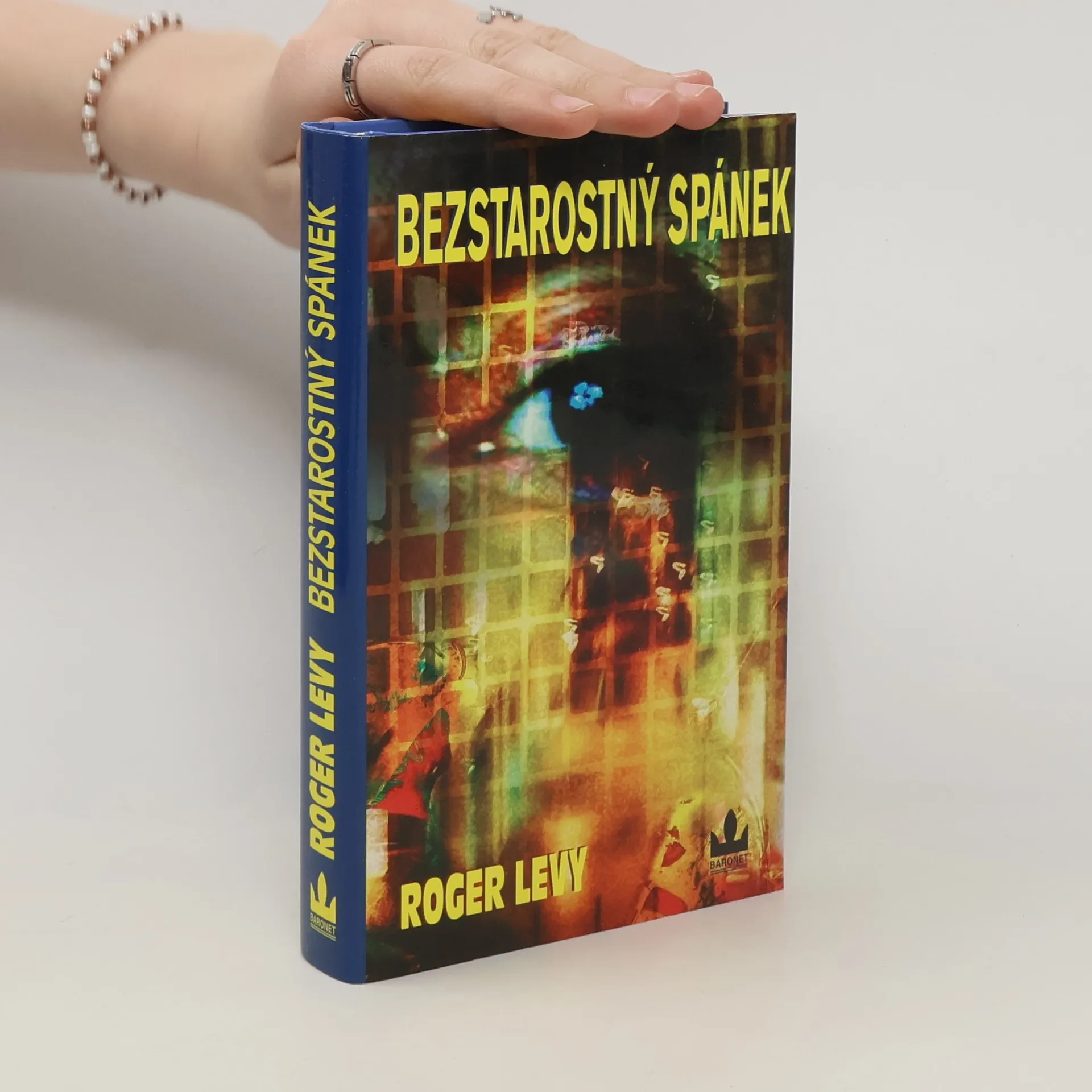 Bezstarostný spánek | Kniha | Roger Levy | CS