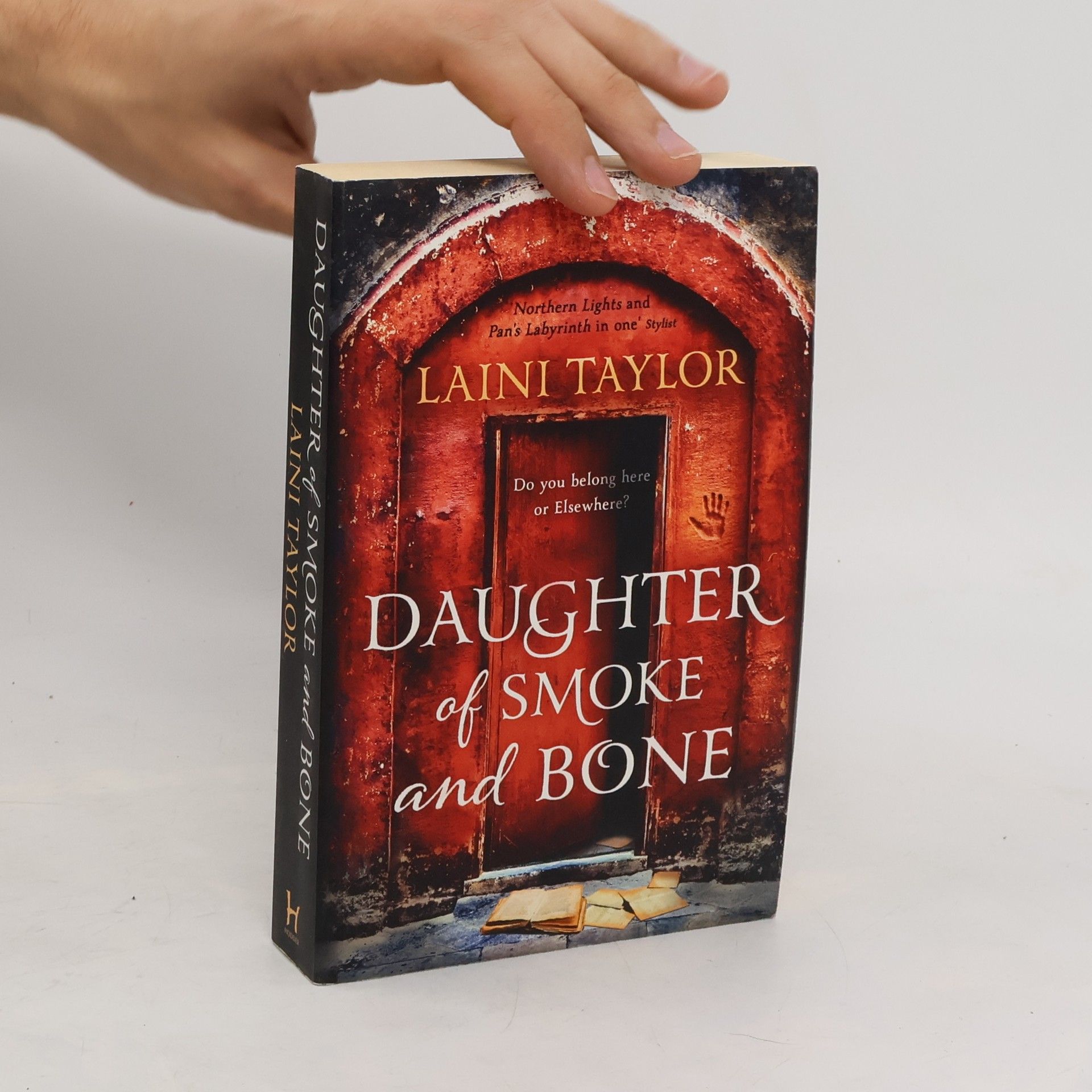 Laini Taylor Daughter of Smoke and Bone