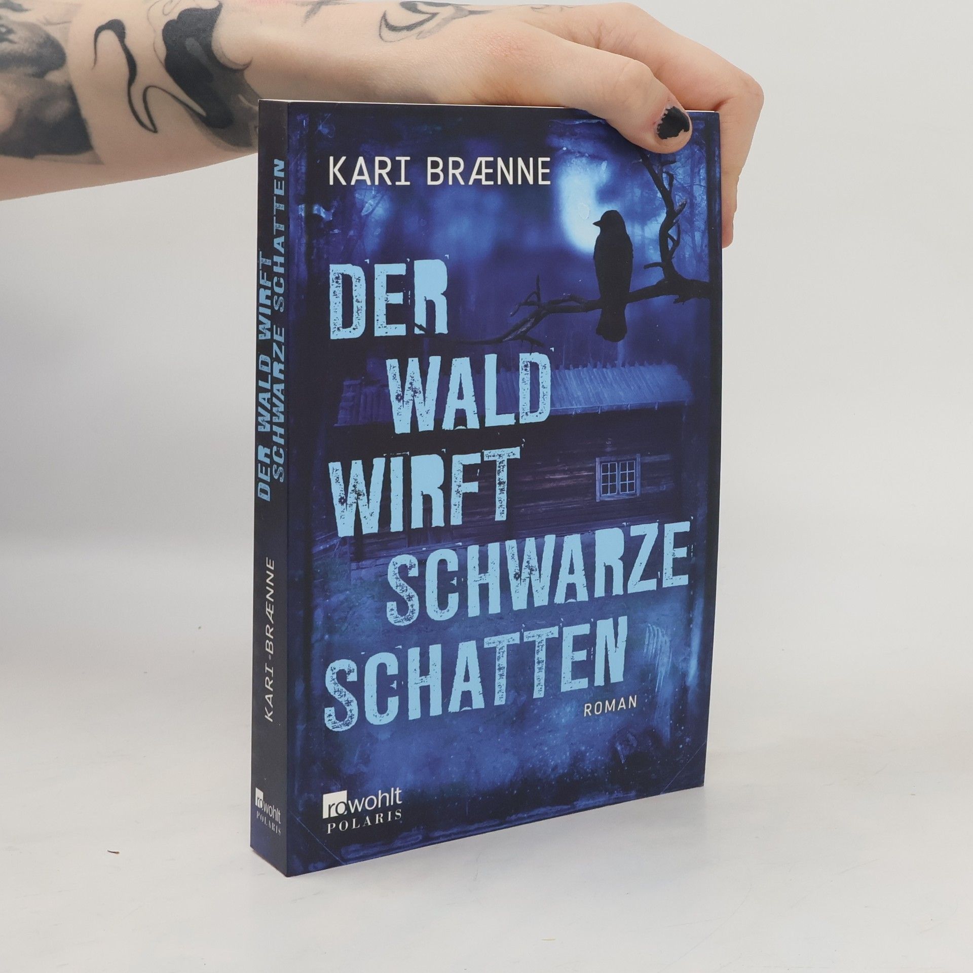 Kari Brænne Der Wald wirft schwarze Schatten
