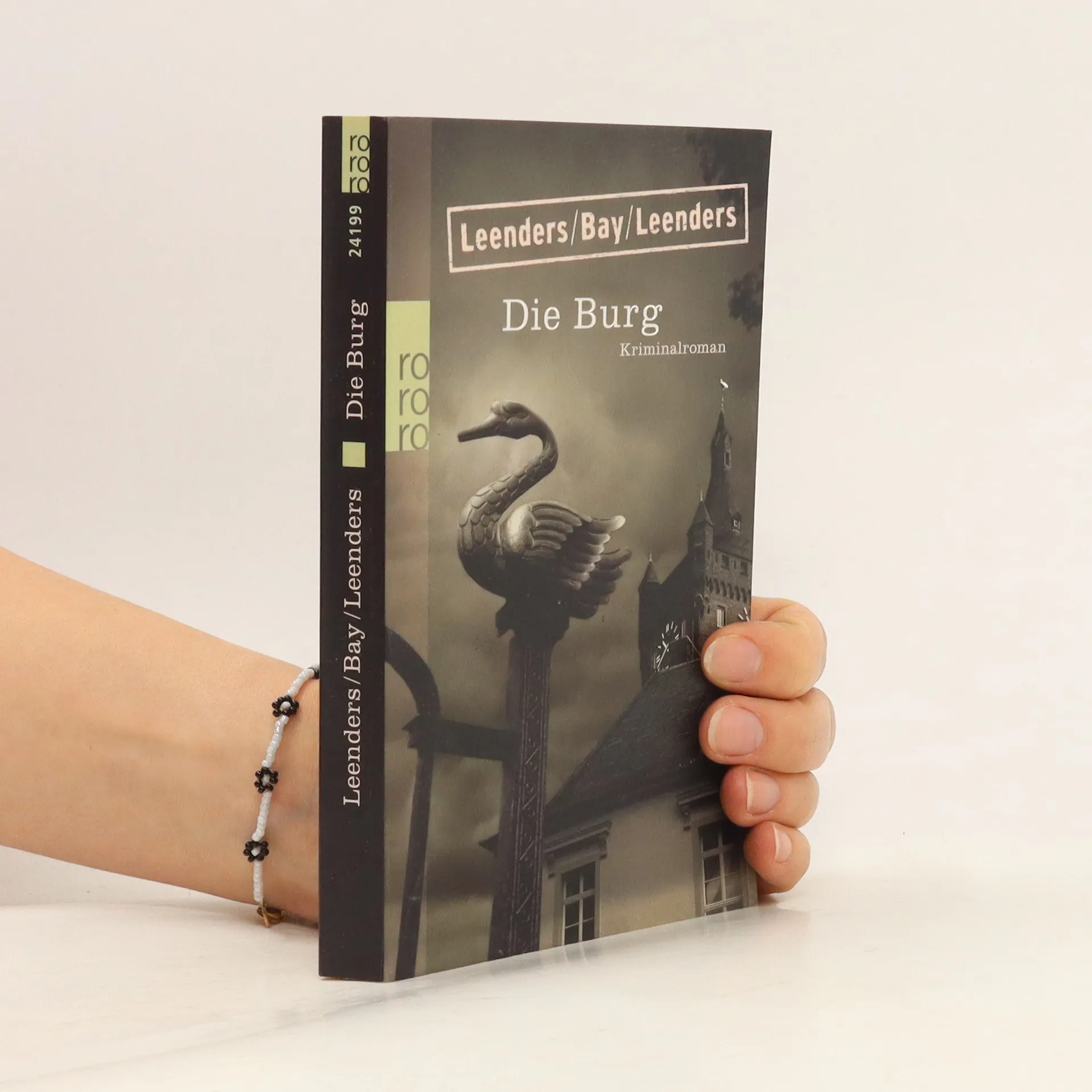 Die Burg | Book | Paperback | Hiltrud Leenders | DE