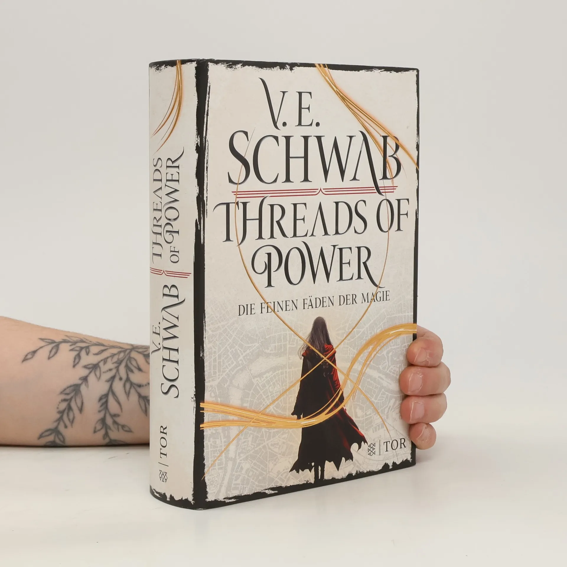 Threads of Power | Boek | Victoria Schwab | DE