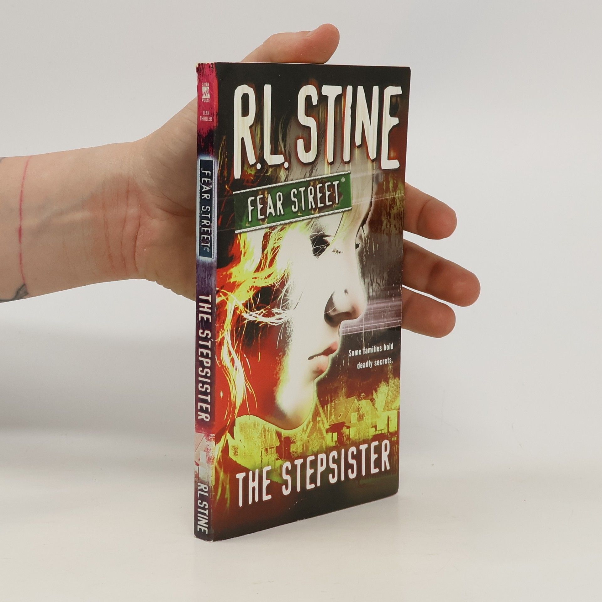 R. L. Stine Fear Street. The Stepsister