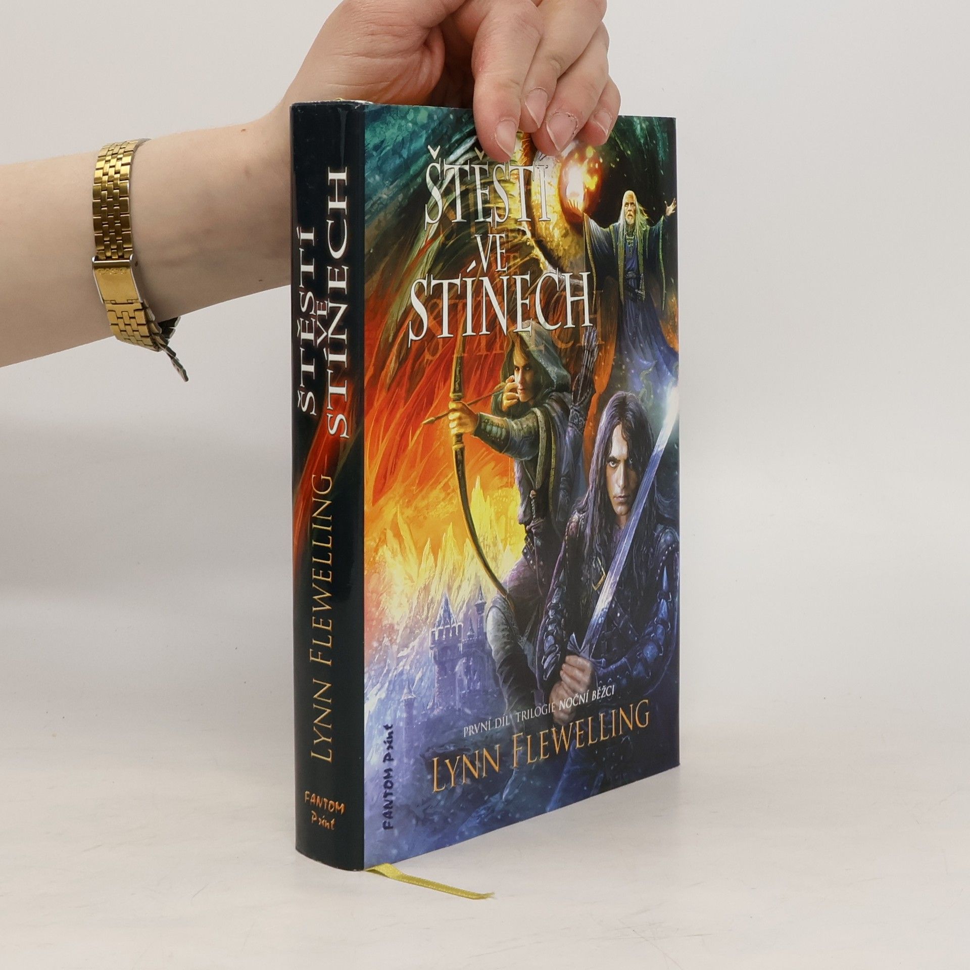 Lynn Flewelling Štěstí ve stínech : Noční běžci. 1. díl