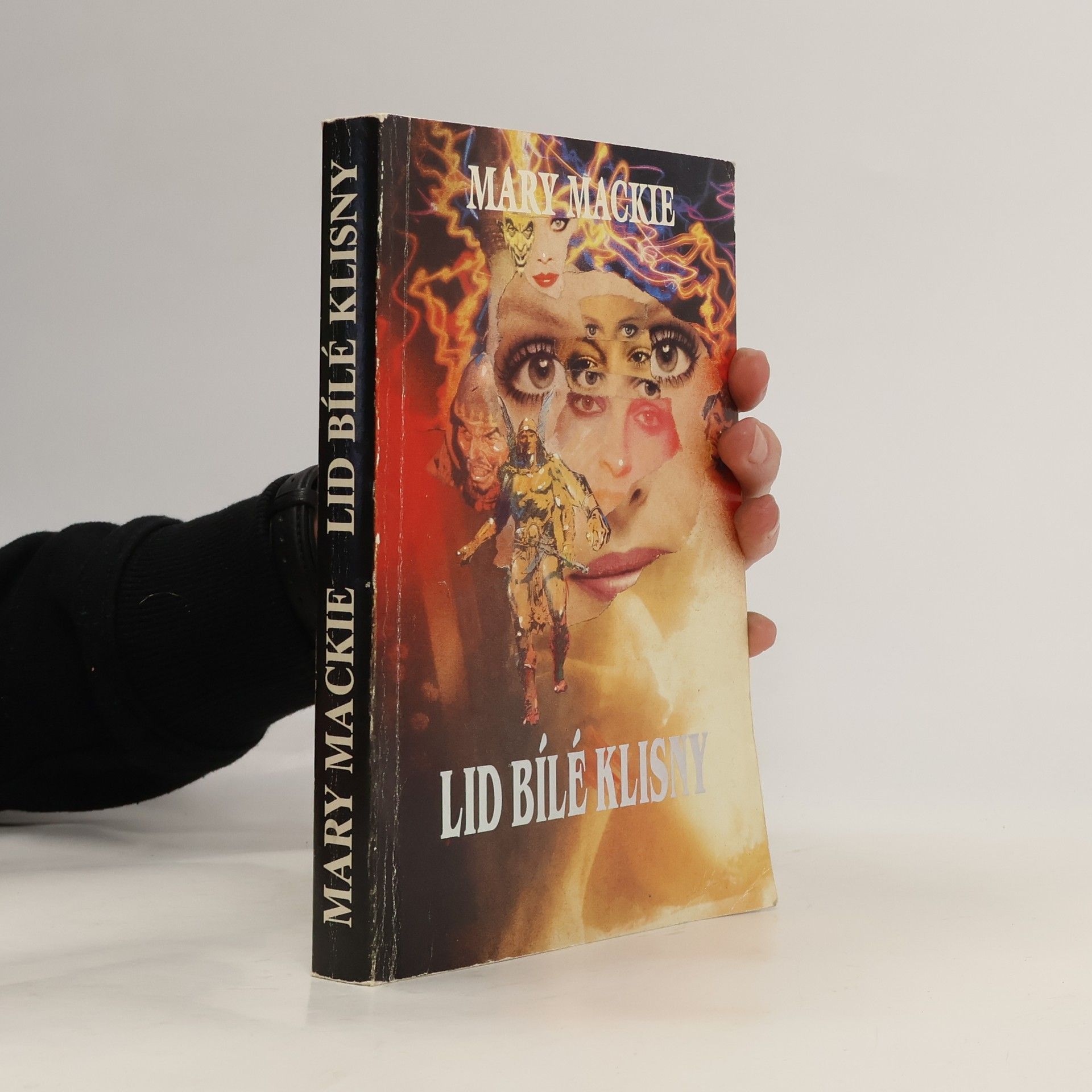 Mary Mackie Lid bílé klisny