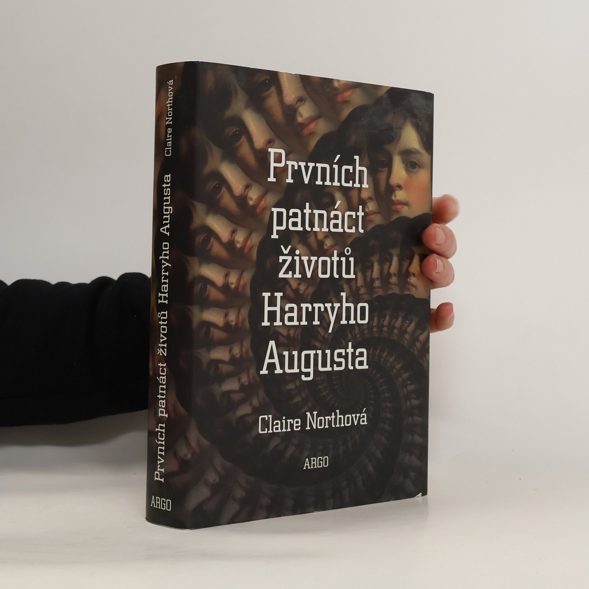 Catherine Webb Prvních patnáct životů Harryho Augusta