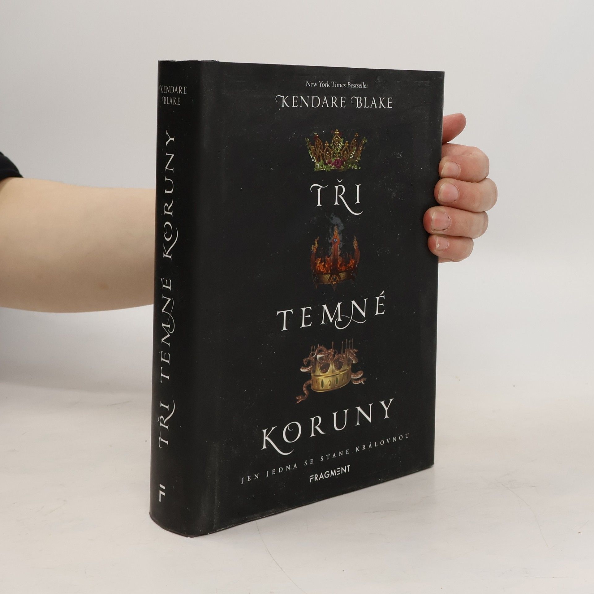 Kendare Blake Tři temné koruny