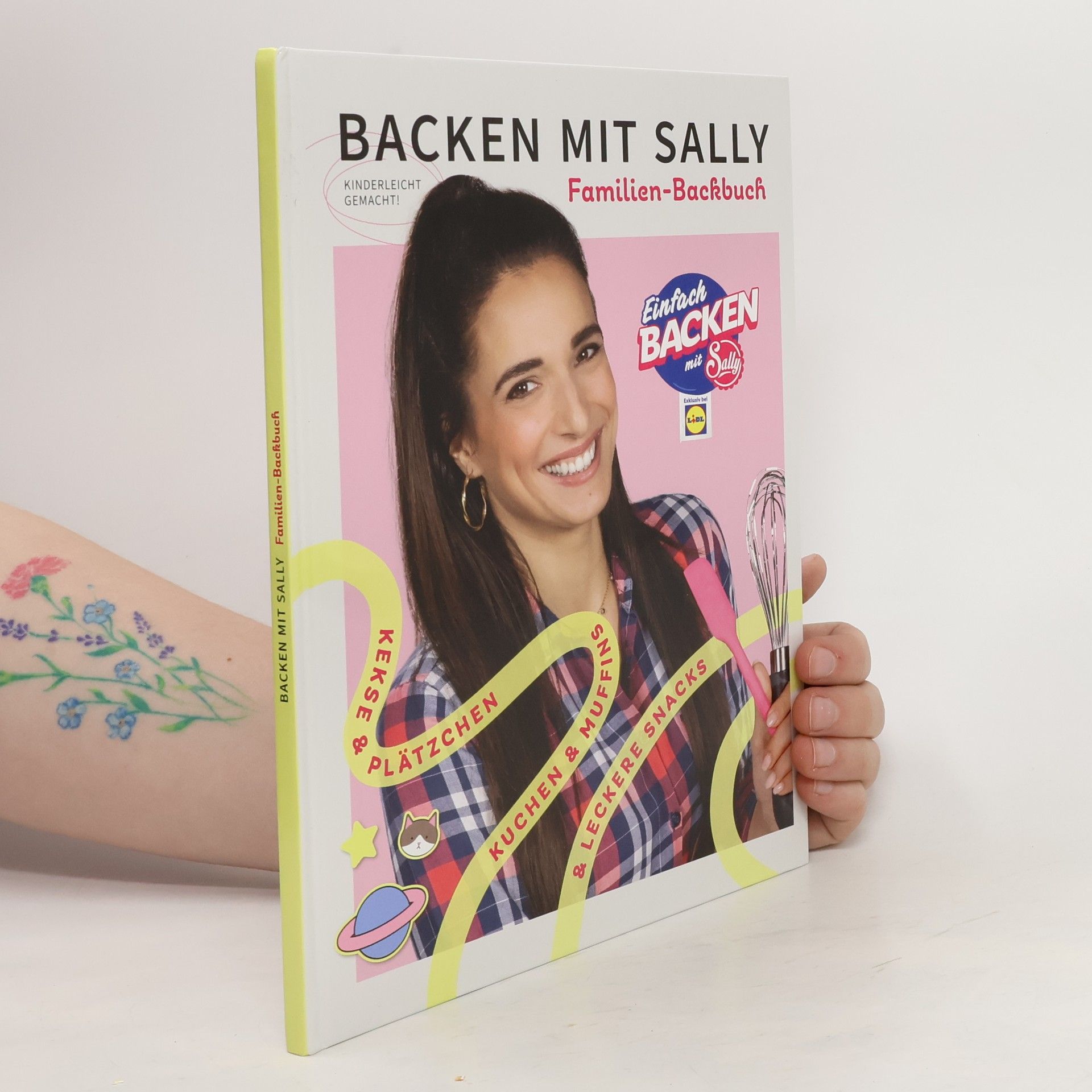 Saliha Özcan Backen mit Sally