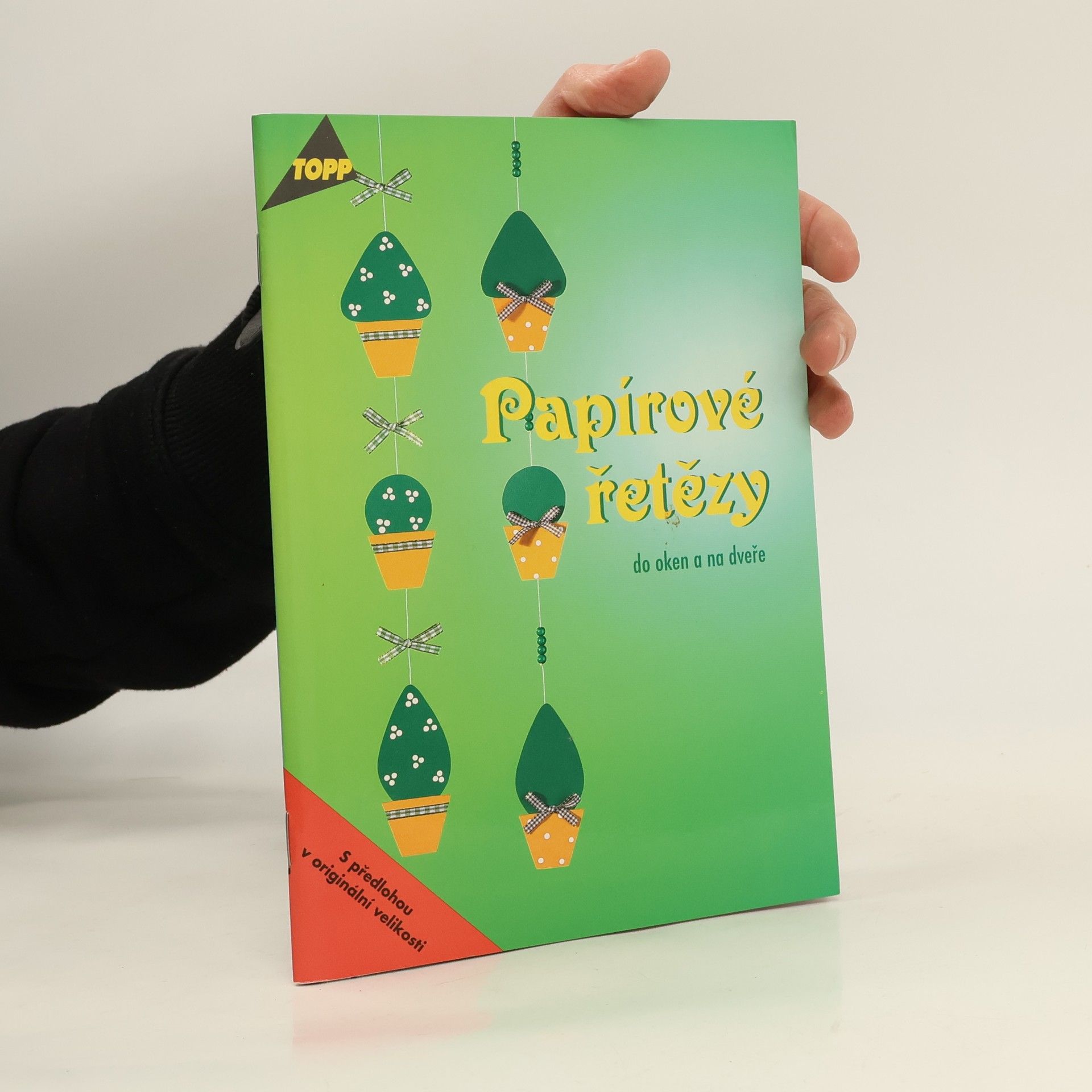 kolektiv Papírové řetězy do oken a na dveře