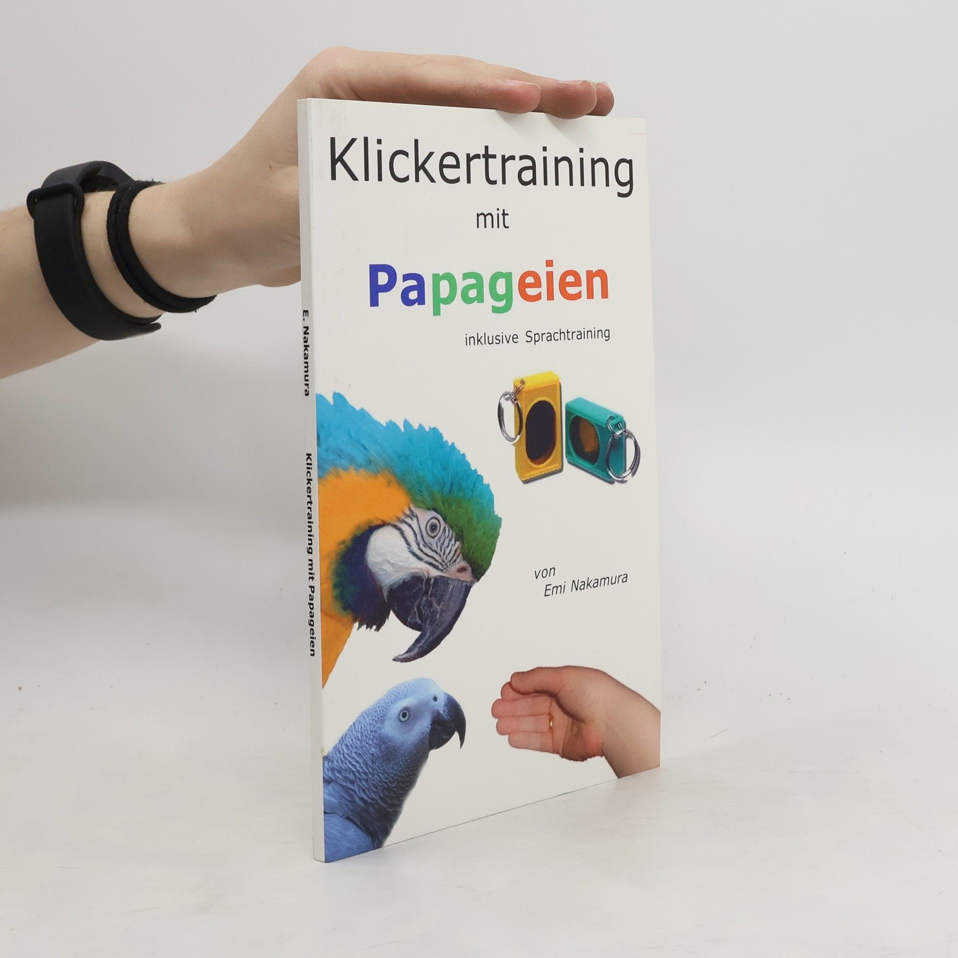 Emi Nakamura Klickertraining mit Papageien