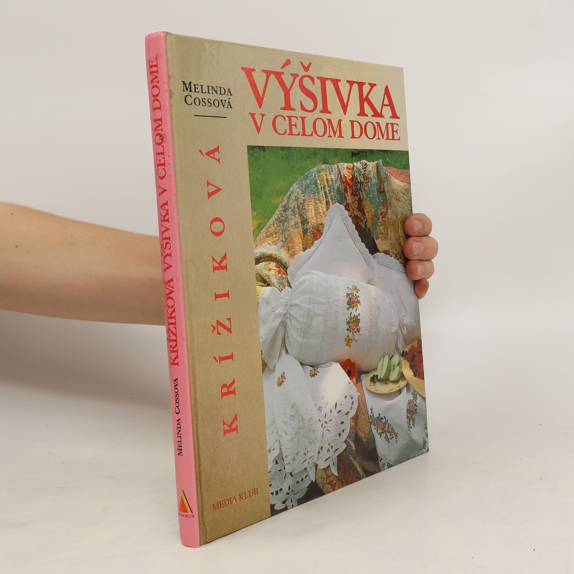 Melinda Coss Krížiková výšivka v celom dome