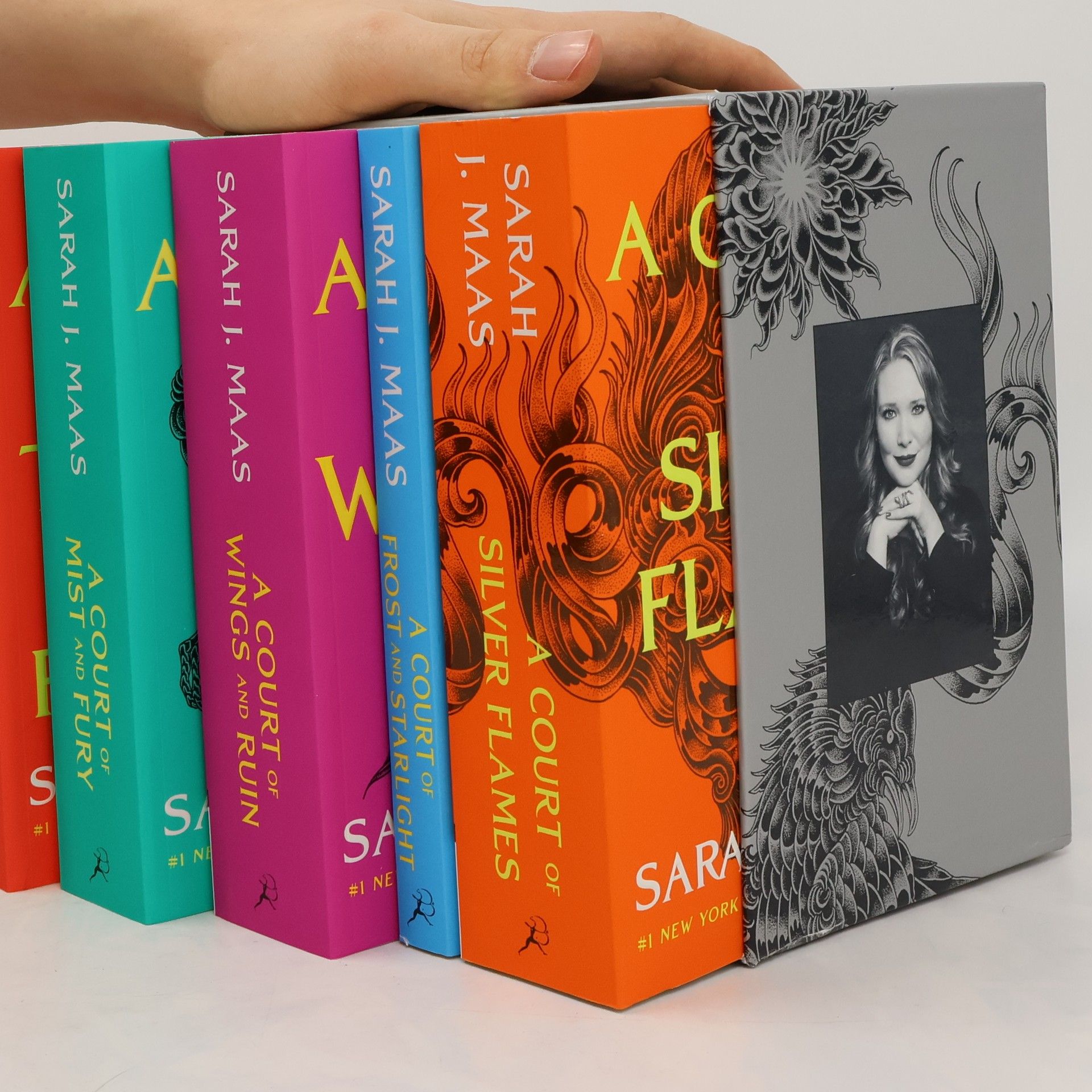 Sarah J. Maas A court of Thorns and Roses (1-5)