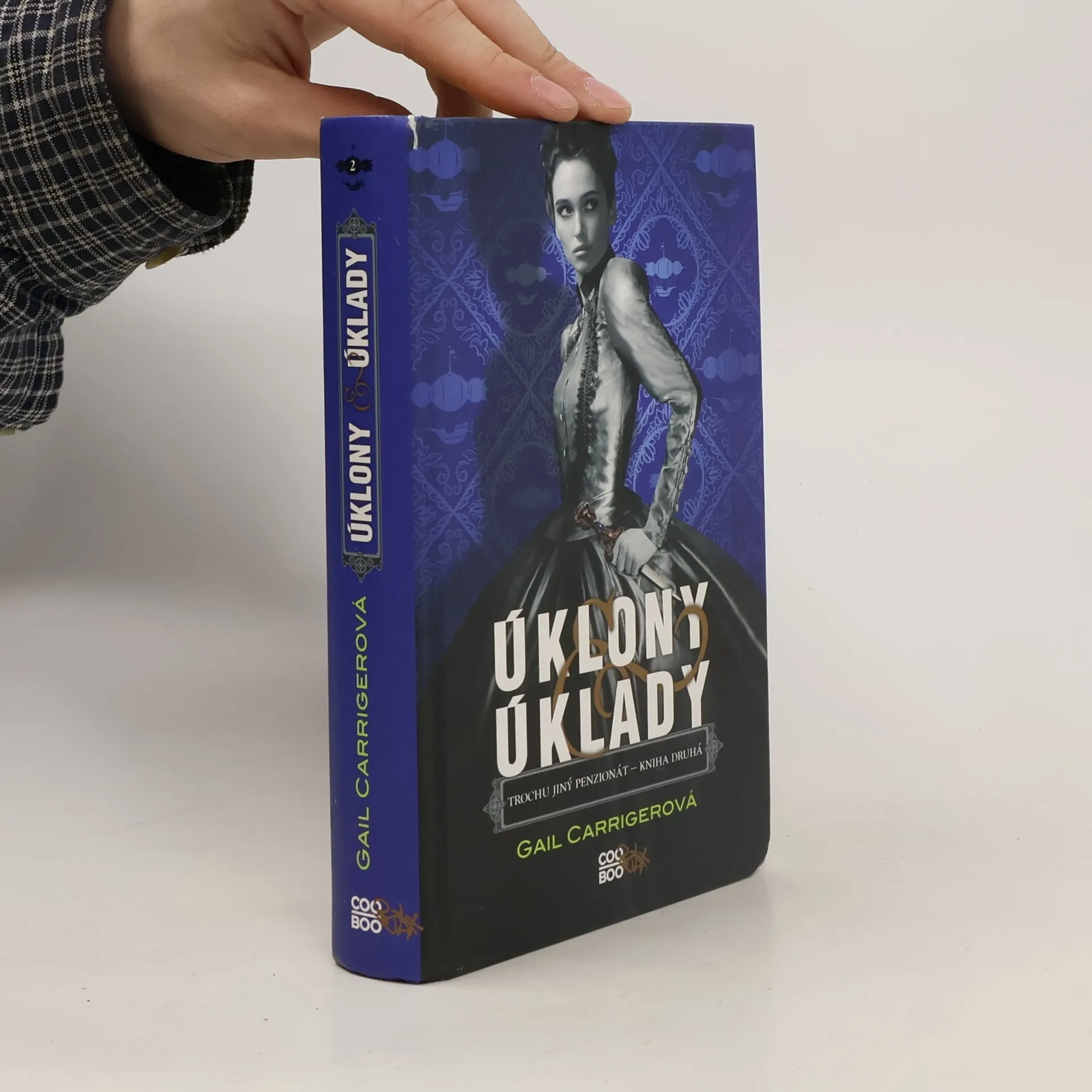 Úklony & úklady | Book | Gail Carriger | CS
