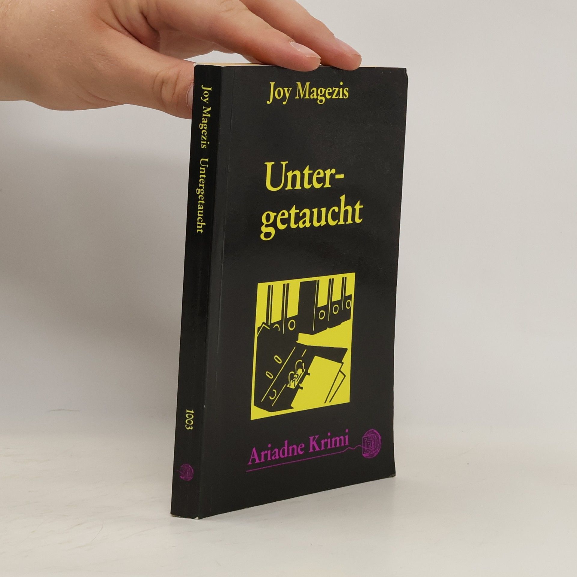 Joy Magezis Untergetaucht