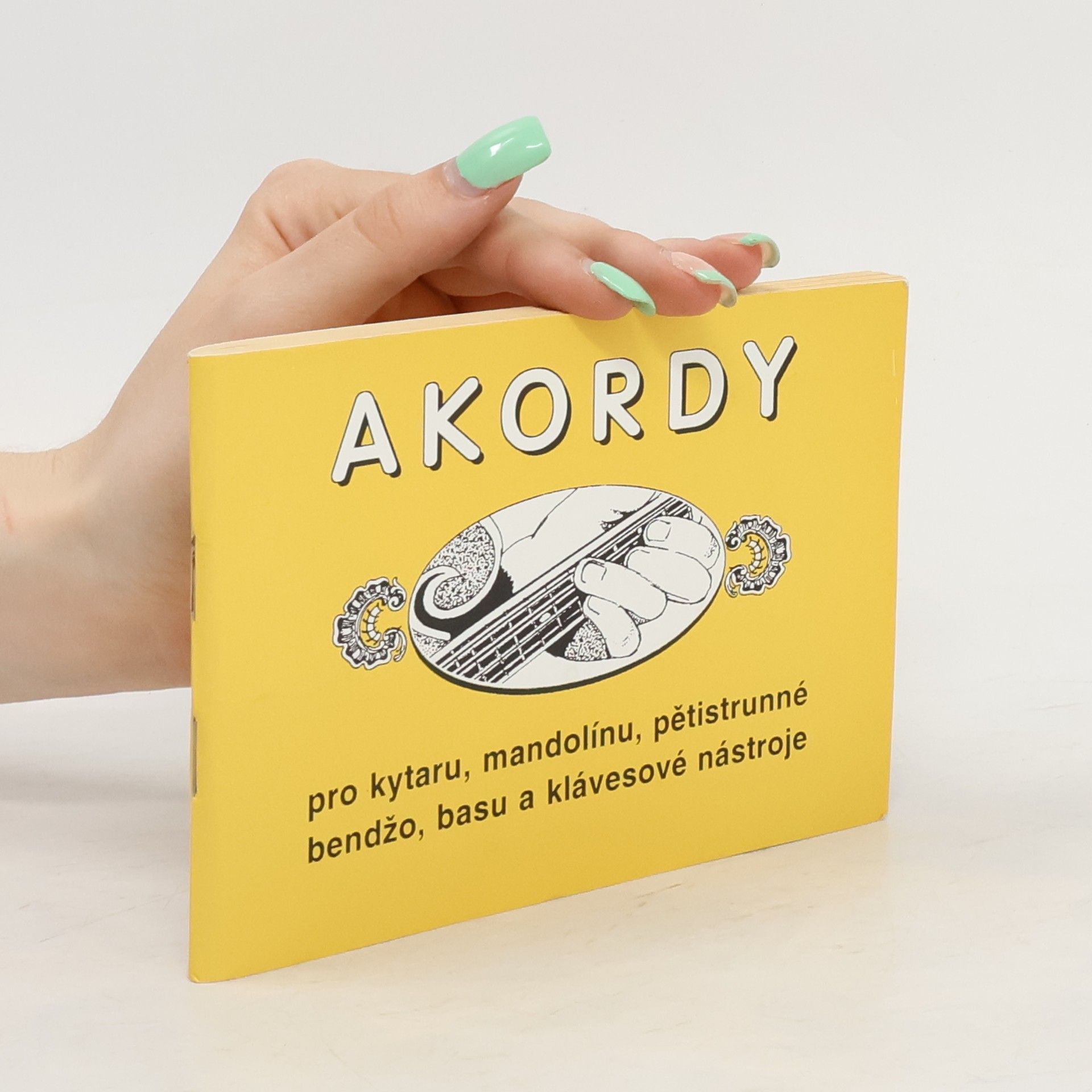 kolektiv Akordy pro kytaru, mandolinu, pětistrunné bendžo, basu a klávesové nástroje