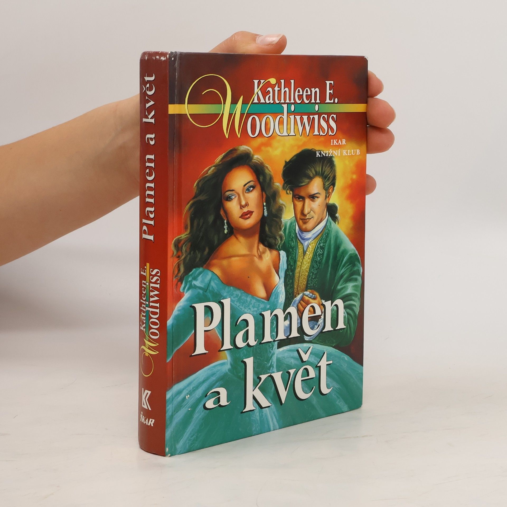 Kathleen E. Woodiwiss Plamen a květ