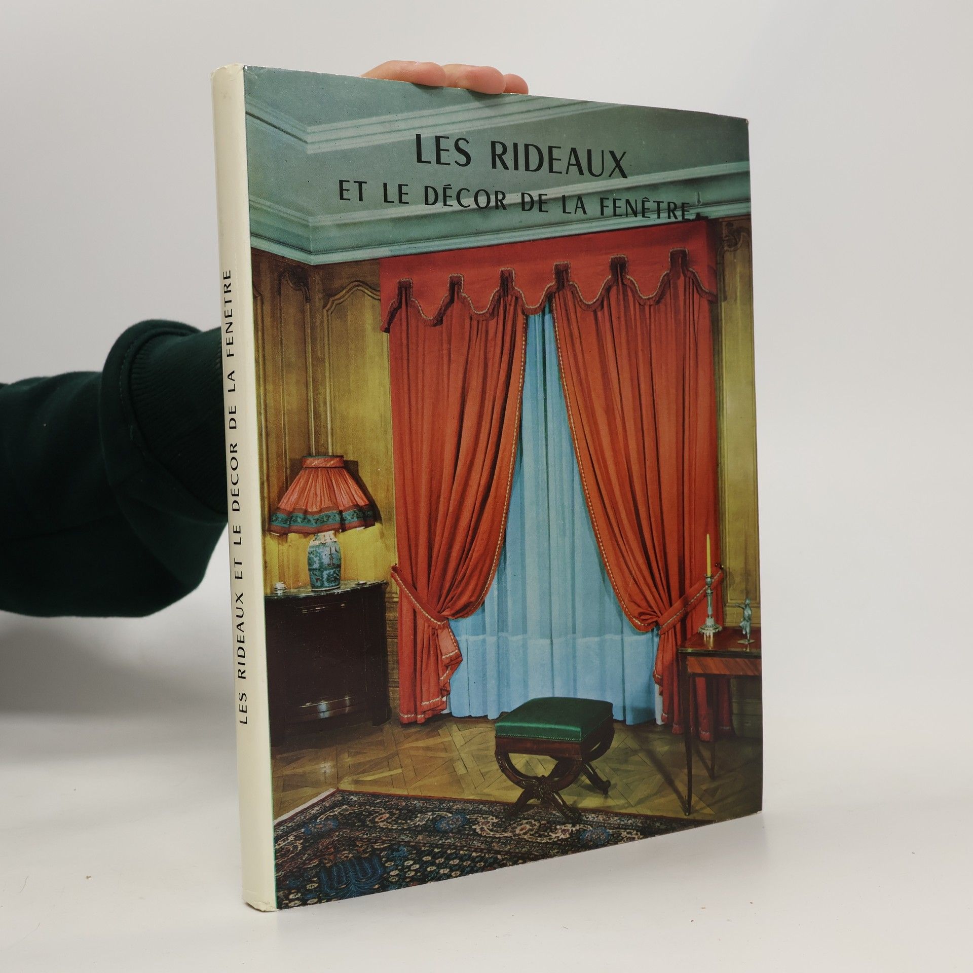 Myriam Gallotti Les rideaux et le décor de la fenêtre
