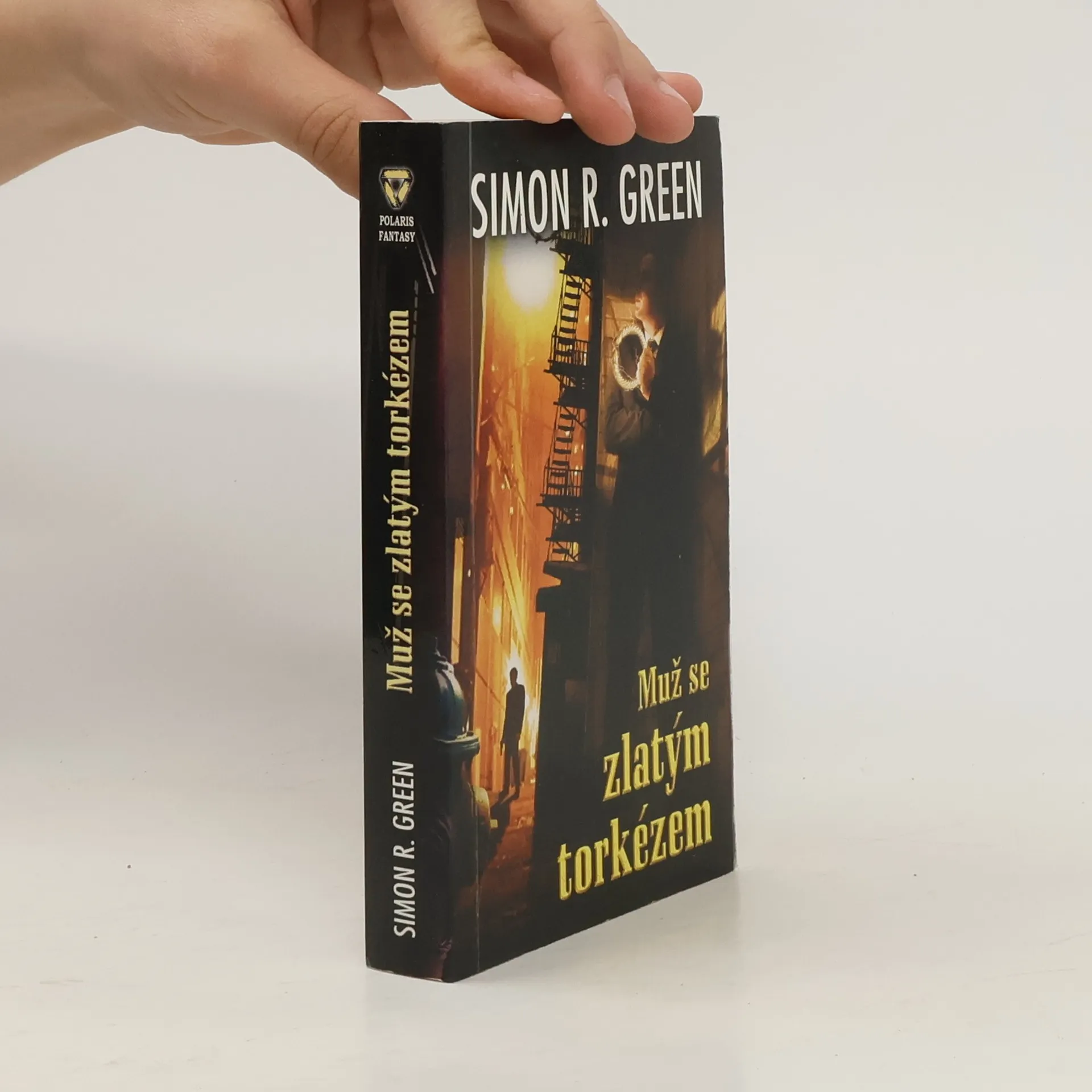 Muž se zlatým torkézem | Kniha | Simon R. Green | CS