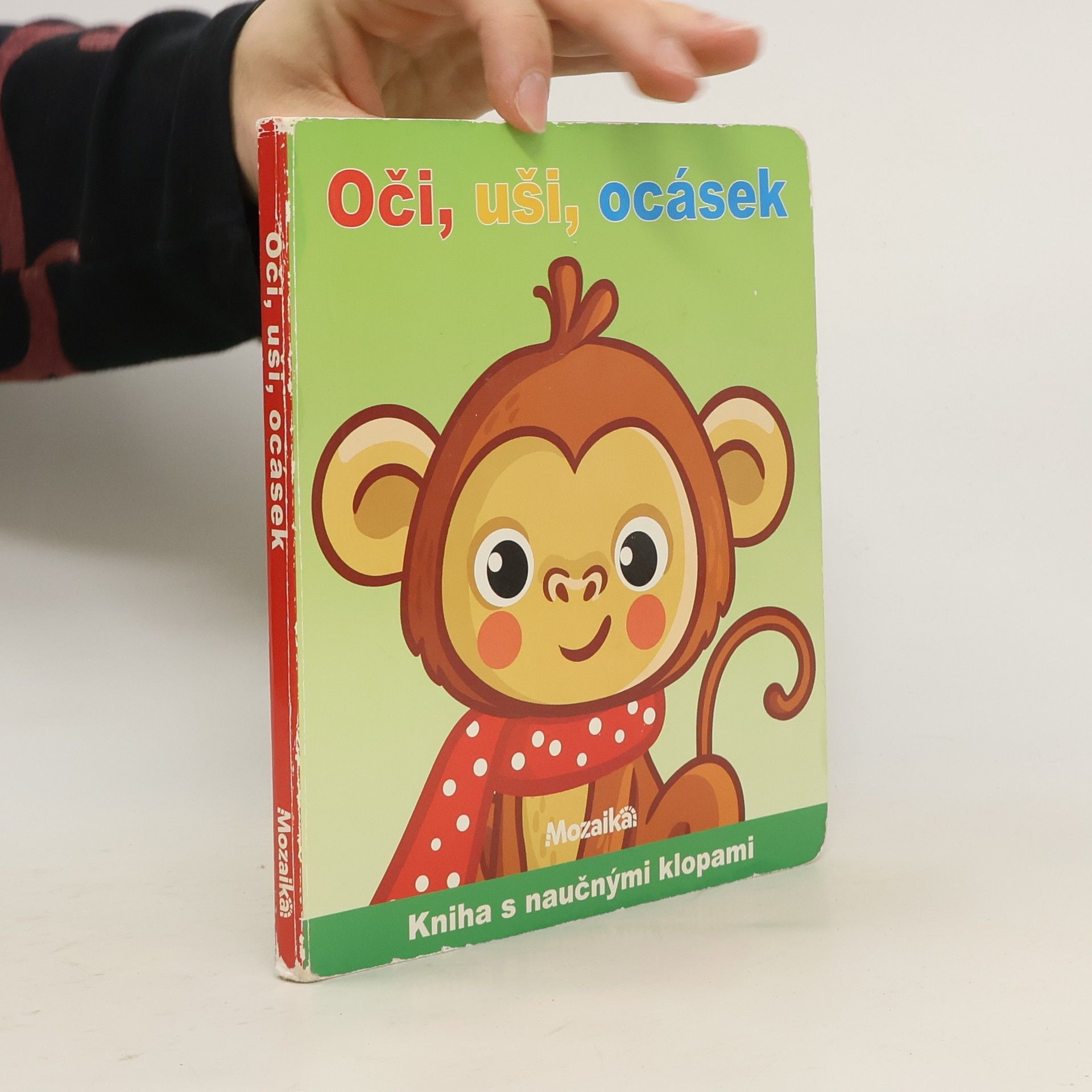 kolektiv Oči, uši, ocásek. Kniha s naučnými klopami