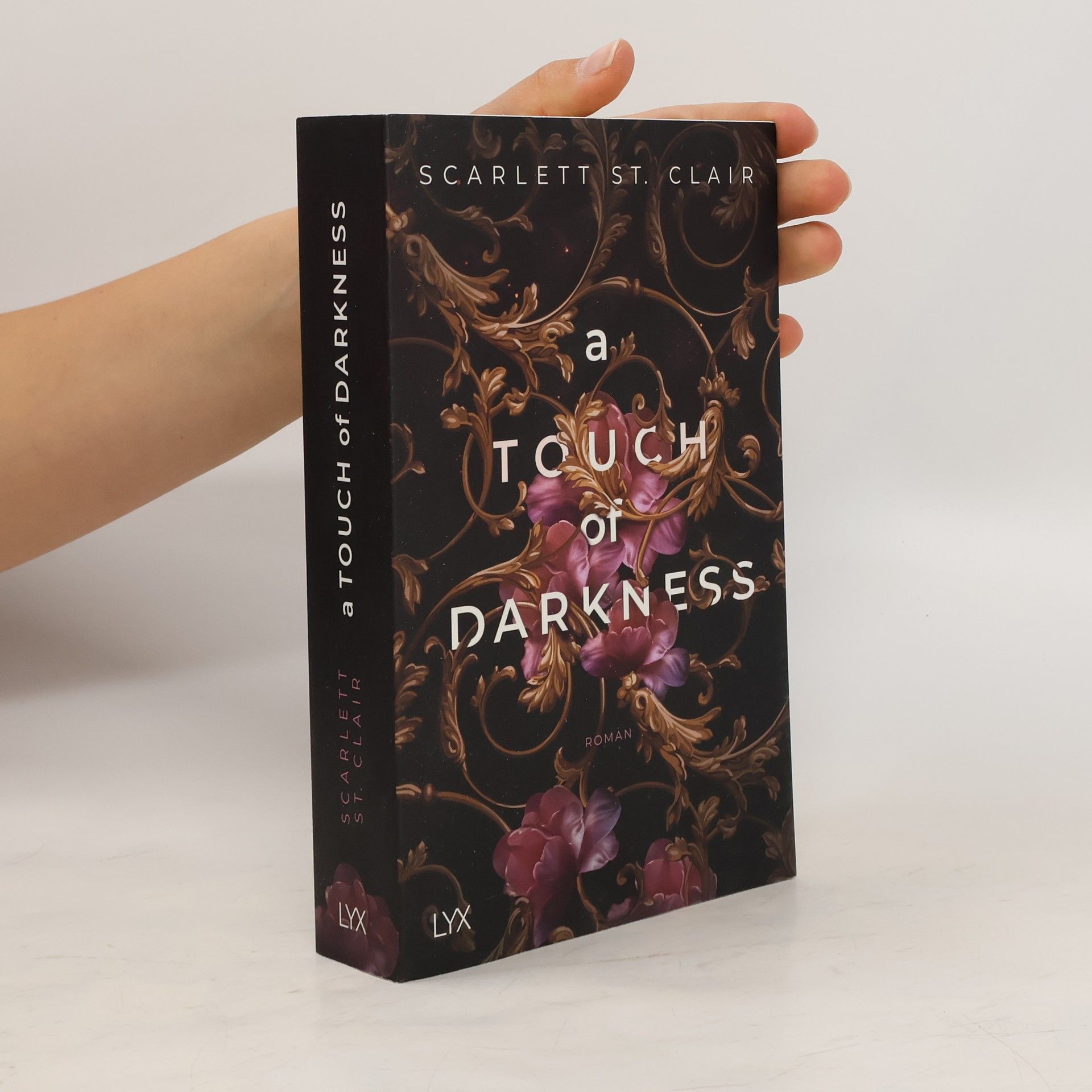 Scarlett St. Clair A Touch of Darkness