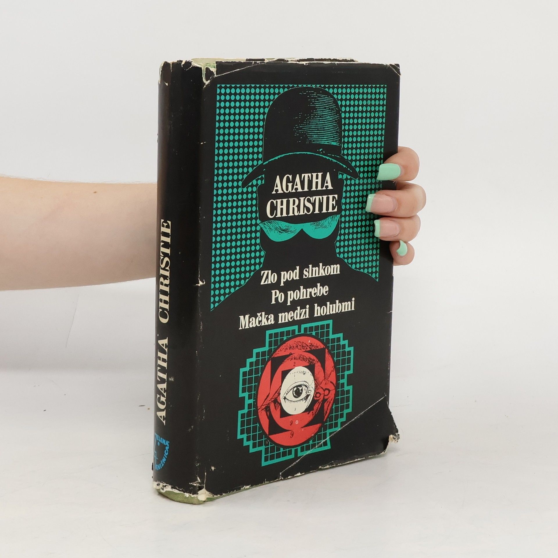 Agatha Christie Zlo pod slnkom. Po pohrebe. Mačka medzi holubmi