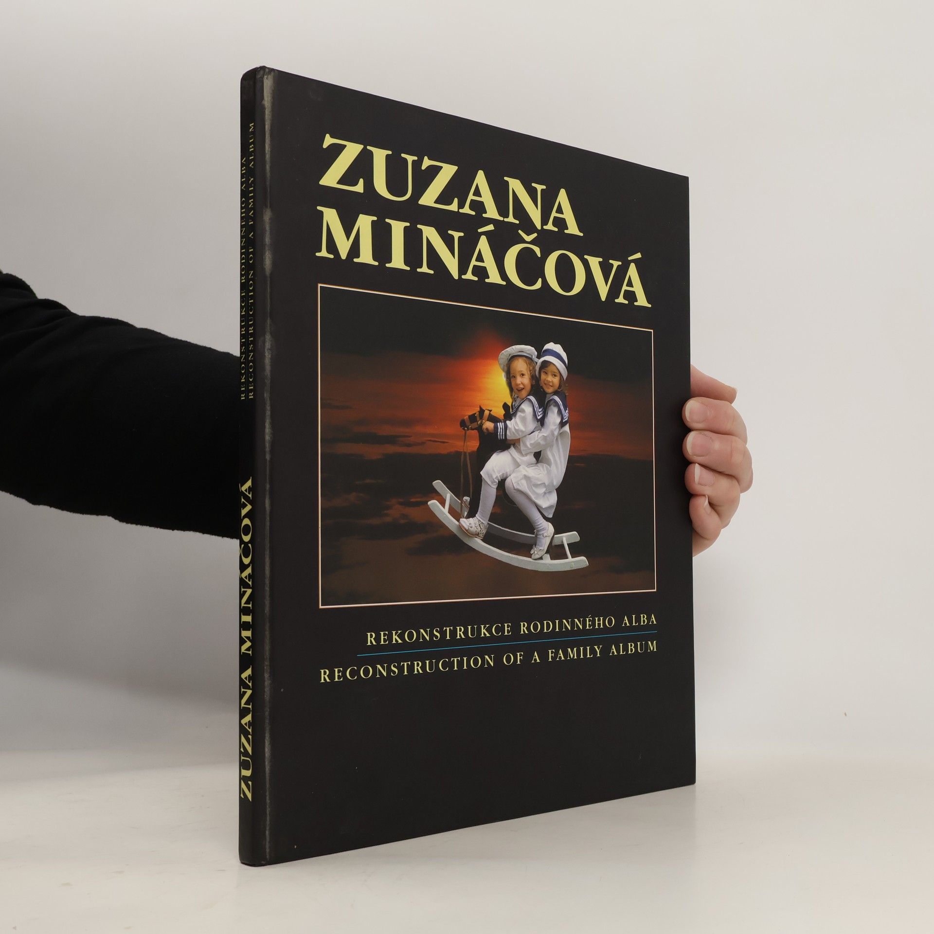 Zuzana Mináčová Rekonstrukce rodinného alba / Reconstruction of a family album