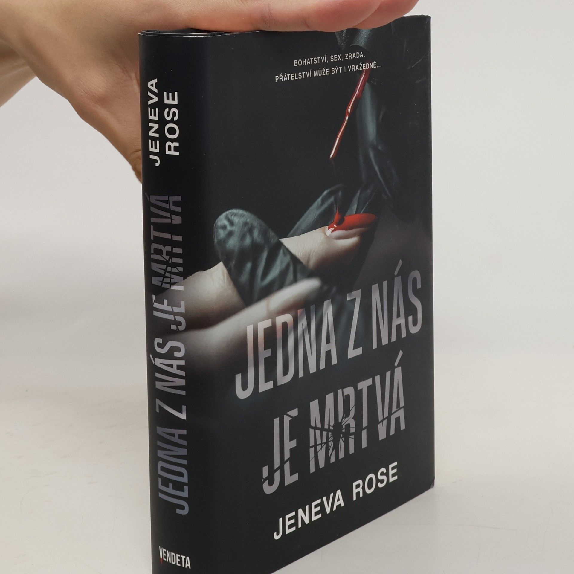 Jeneva Rose Jedna z nás je mrtvá