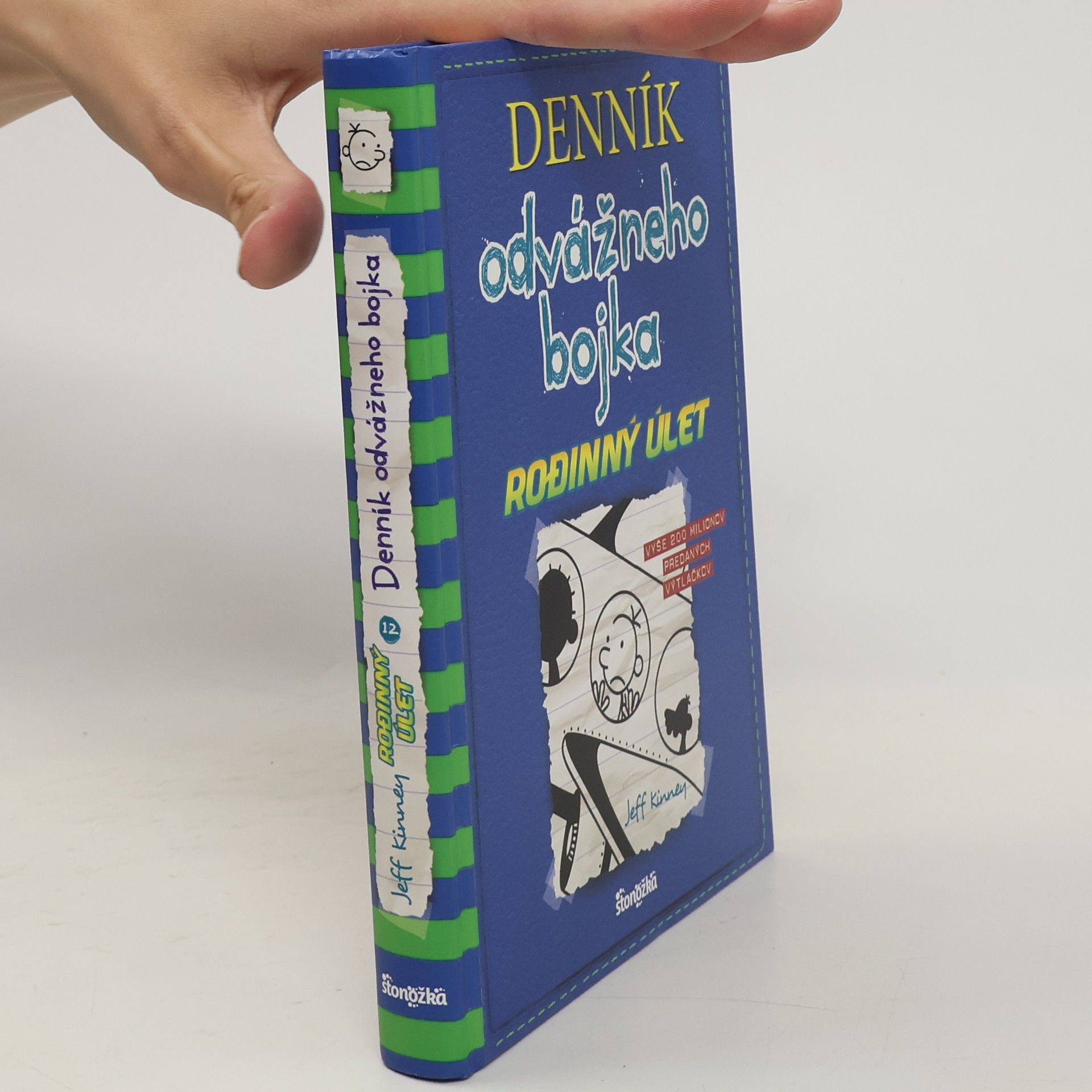 Jeff Kinney Denník odvážneho bojka 12. Rodinný úlet