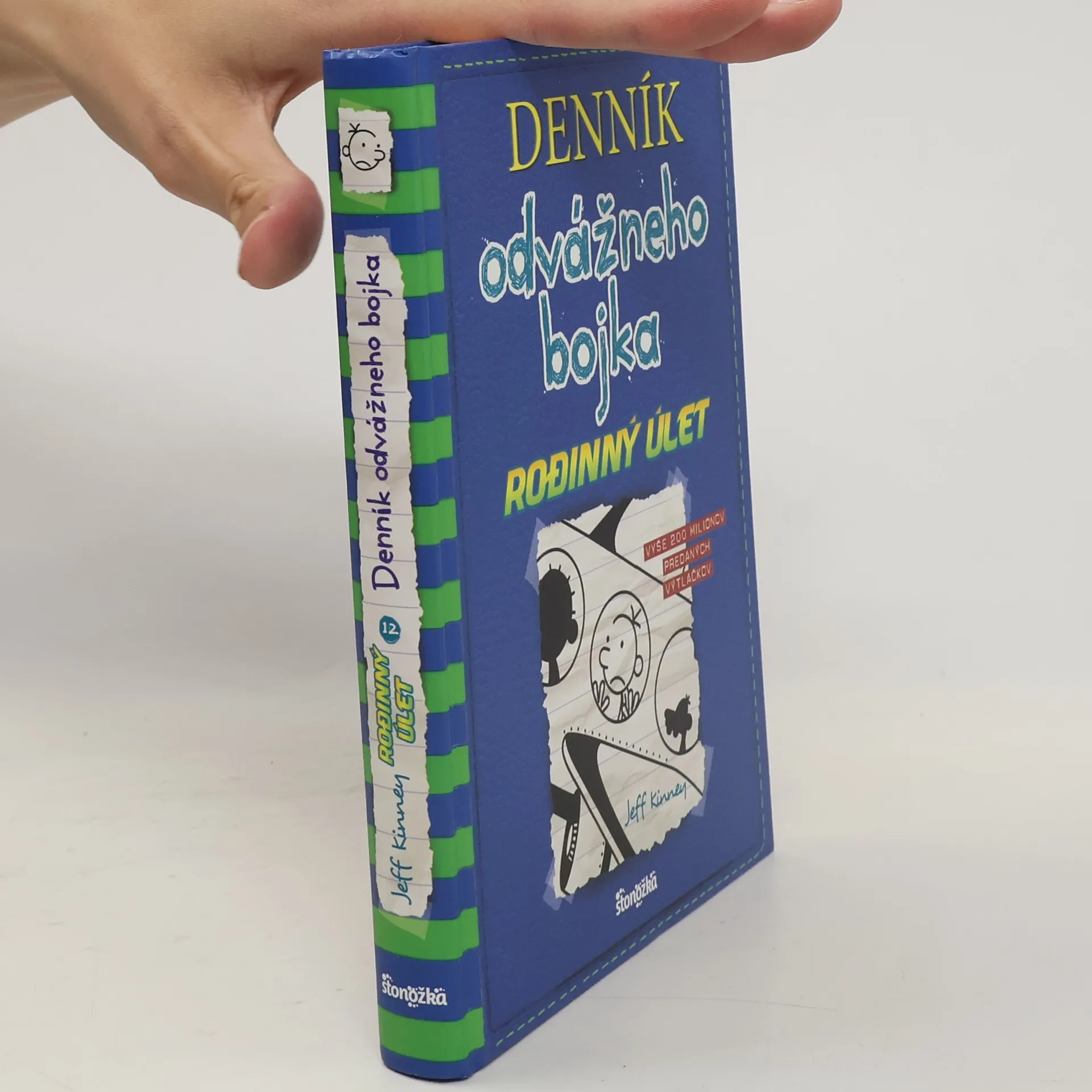 Denník odvážneho bojka 12. Rodinný úlet | Kniha | pevná | Jeff Kinney