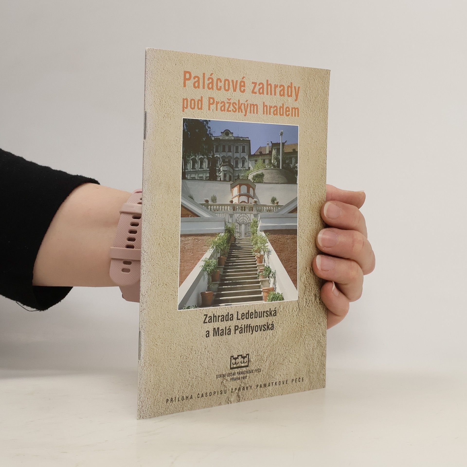 Collectif d'auteurs Paláce a zahrady pod Pražským hradem