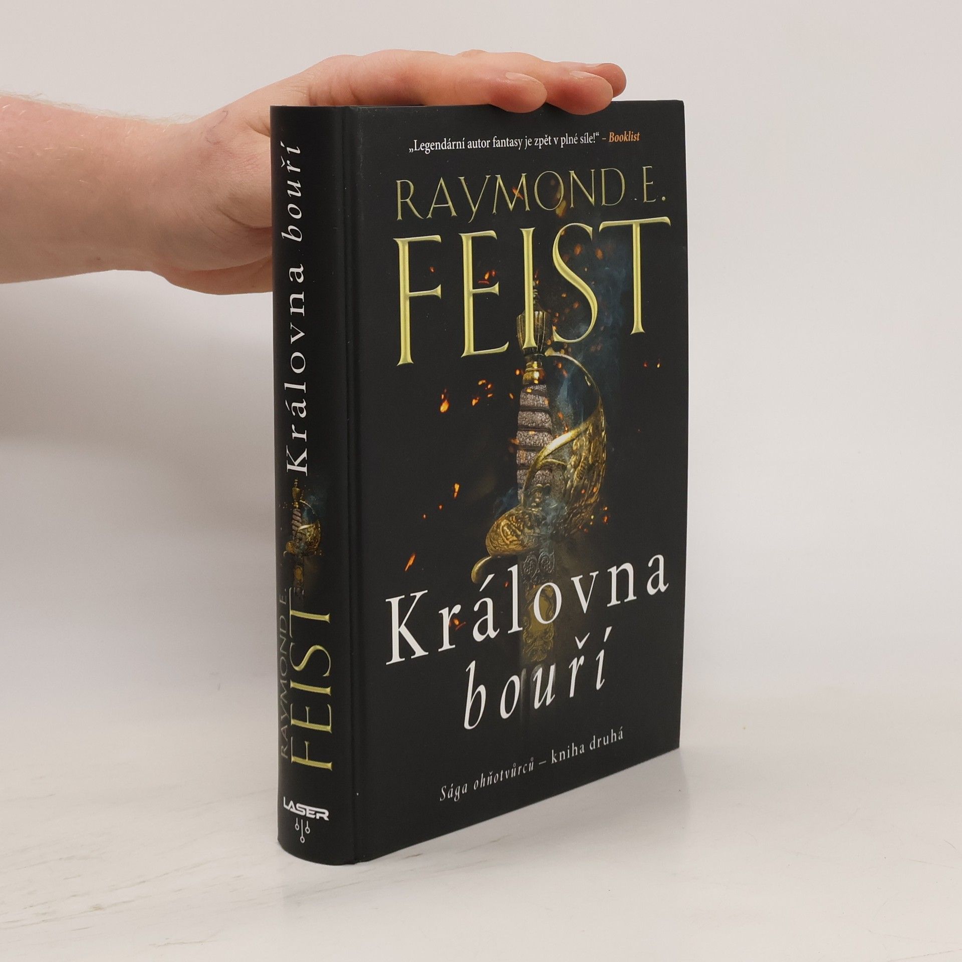 Raymond Elias Feist Královna bouří