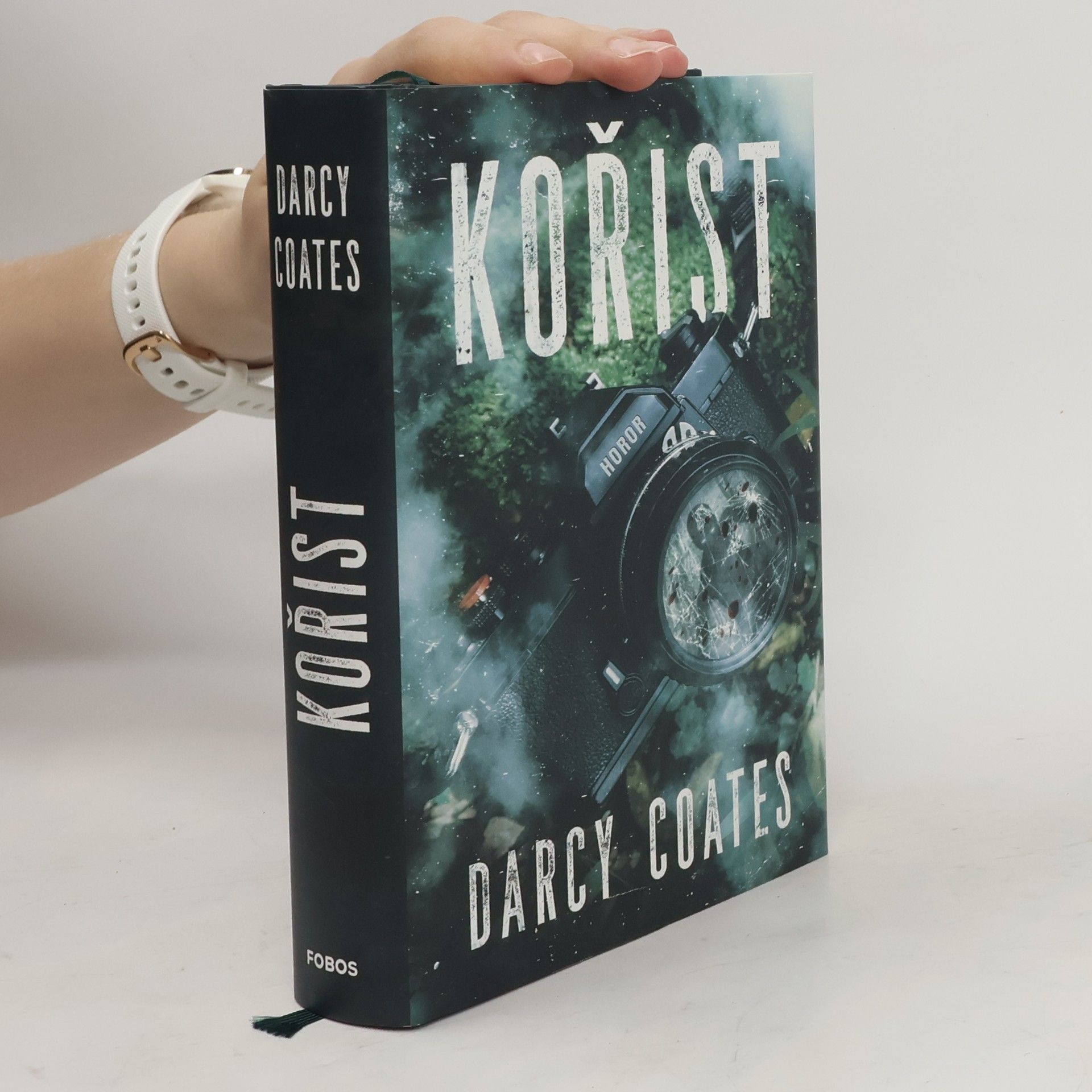 Darcy Coates Kořist