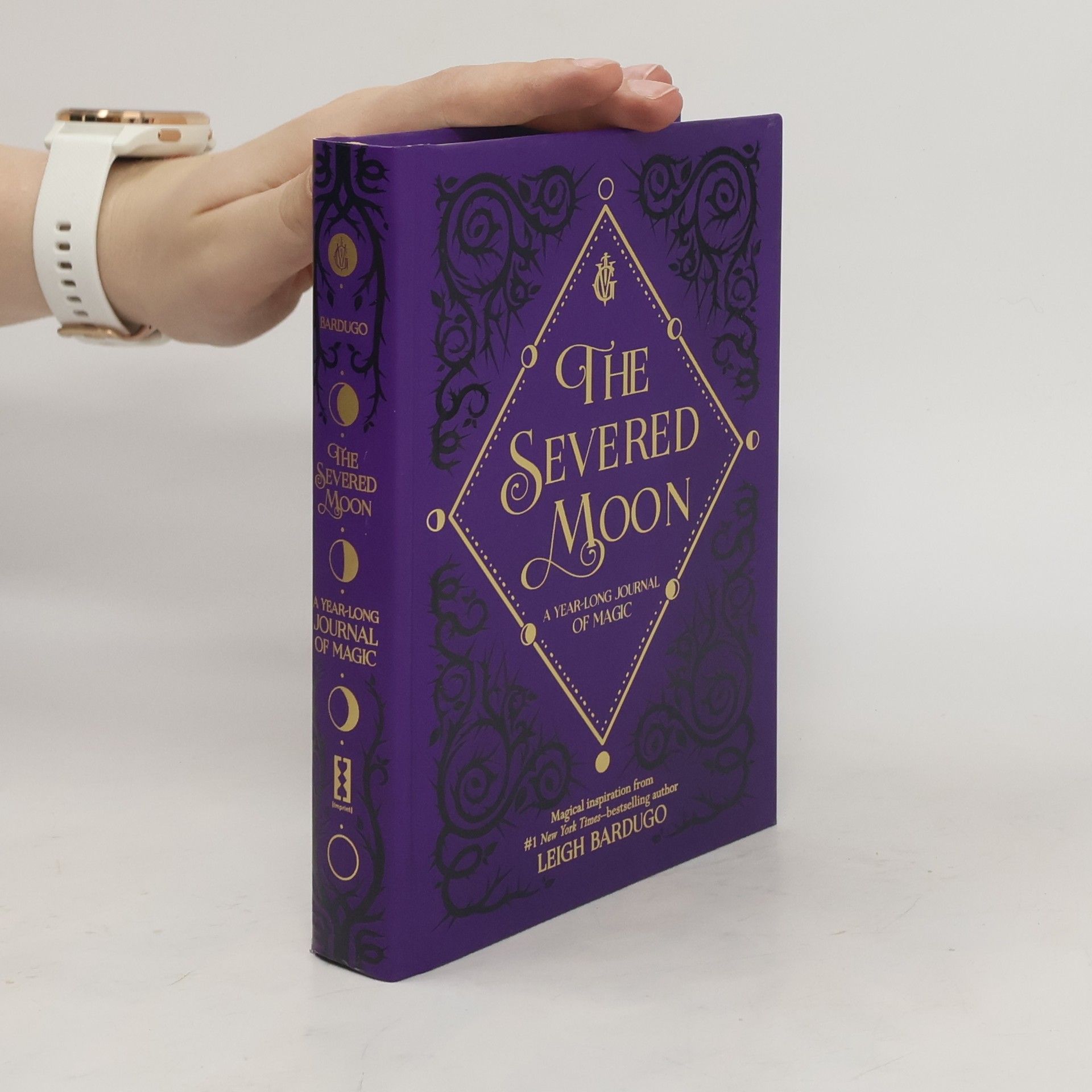 Leigh Bardugo The Severed Moon. A Year-Long Journal of Magic