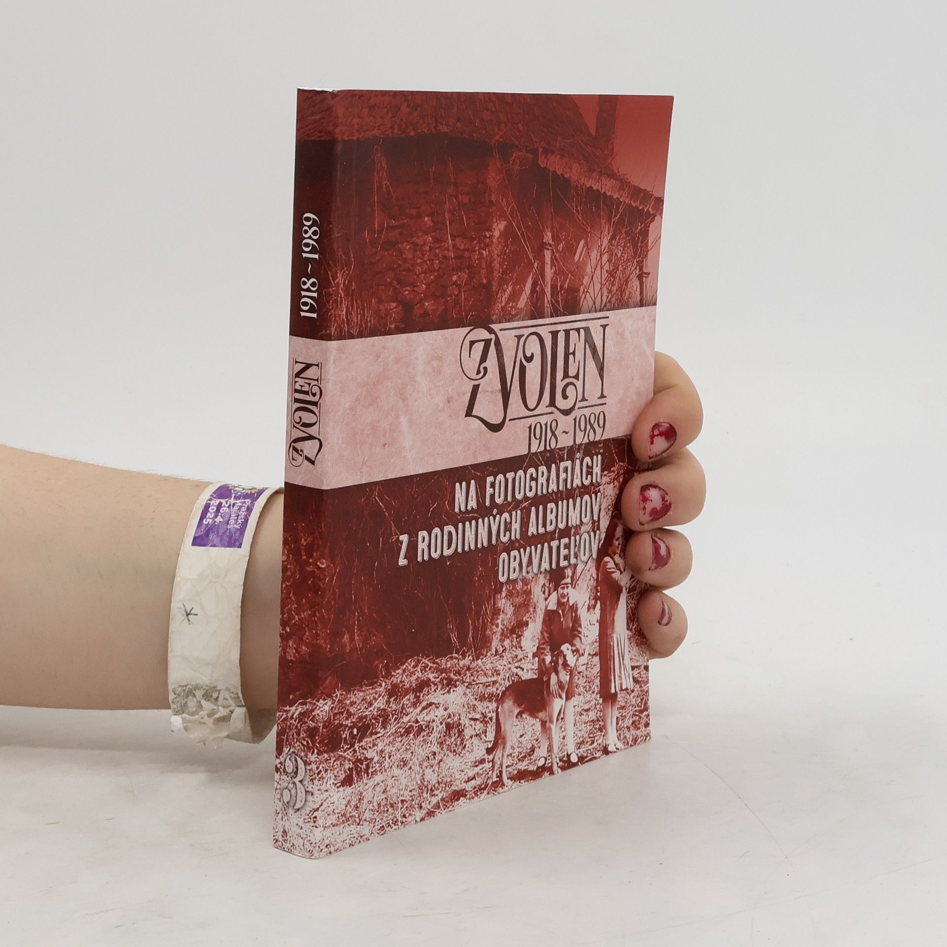 Kolektív autorov Zvolen 1918-1989 na fotografiách z rodinných albumov obyvateľov