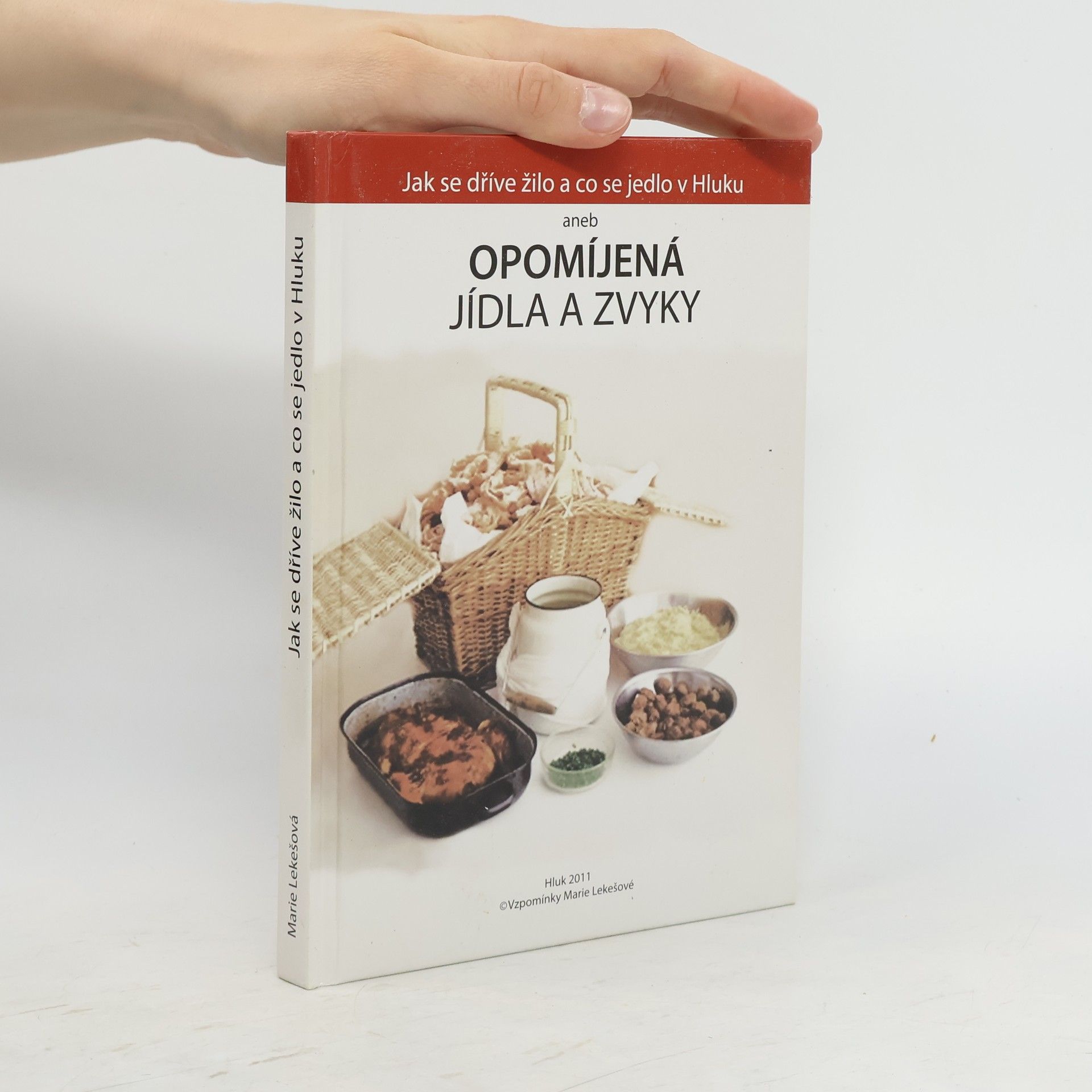 Marie Lekešová Jak se dříve žilo a co se jedlo v Hluku aneb opomíjená jídla a zvyky