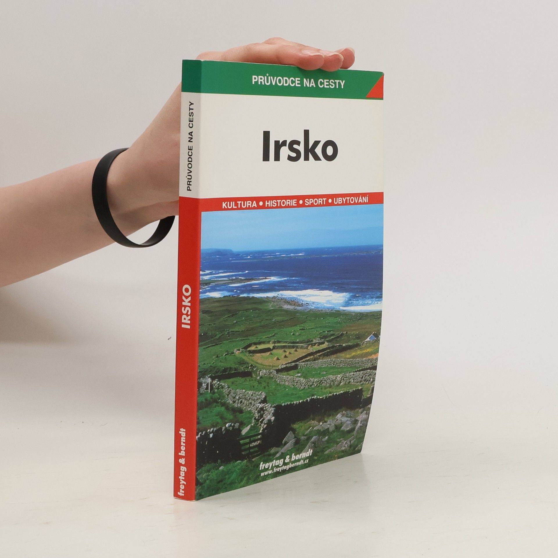 Jan Pergler Irsko. Podrobné a přehledné informace o historii, kultuře, přírodě a turistickém zázemí Norska. 136 barevných snímků, 1 přehledná mapa zemí, 8 map oblastí, 4 plány měst