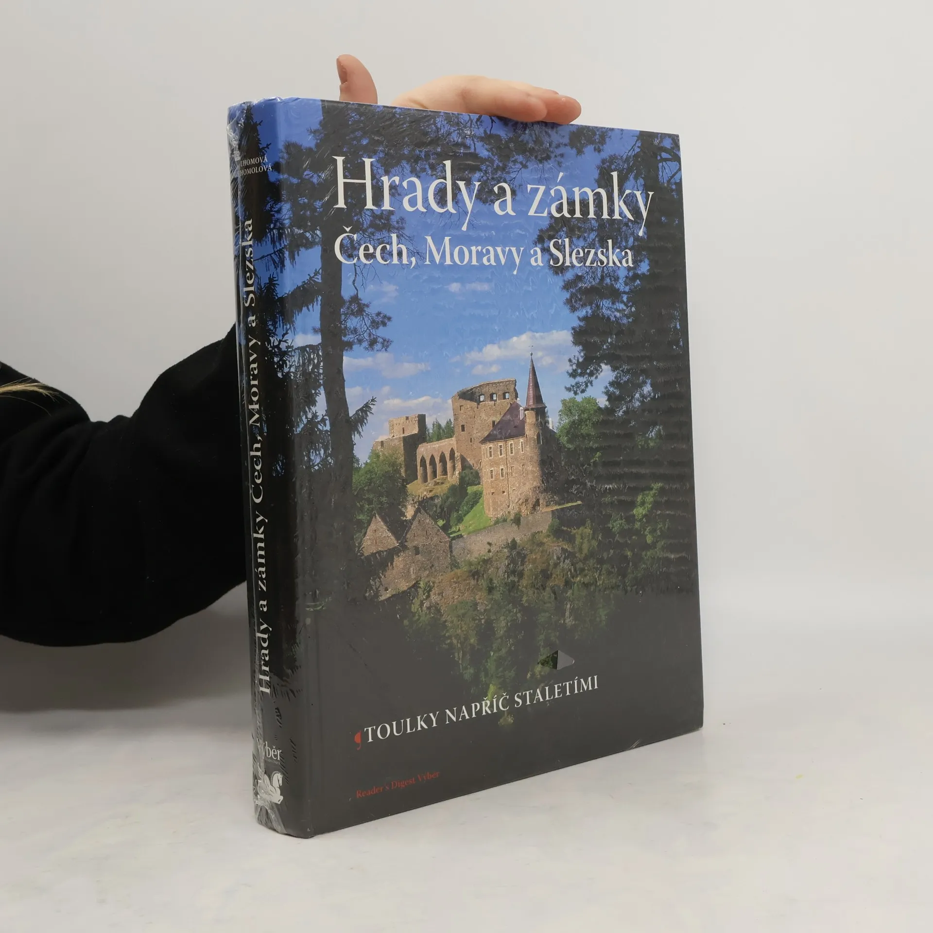 Hrady a zámky Čech, Moravy a Slezska. Toulky napříč staletími | Book | Soňa Thomová | CS